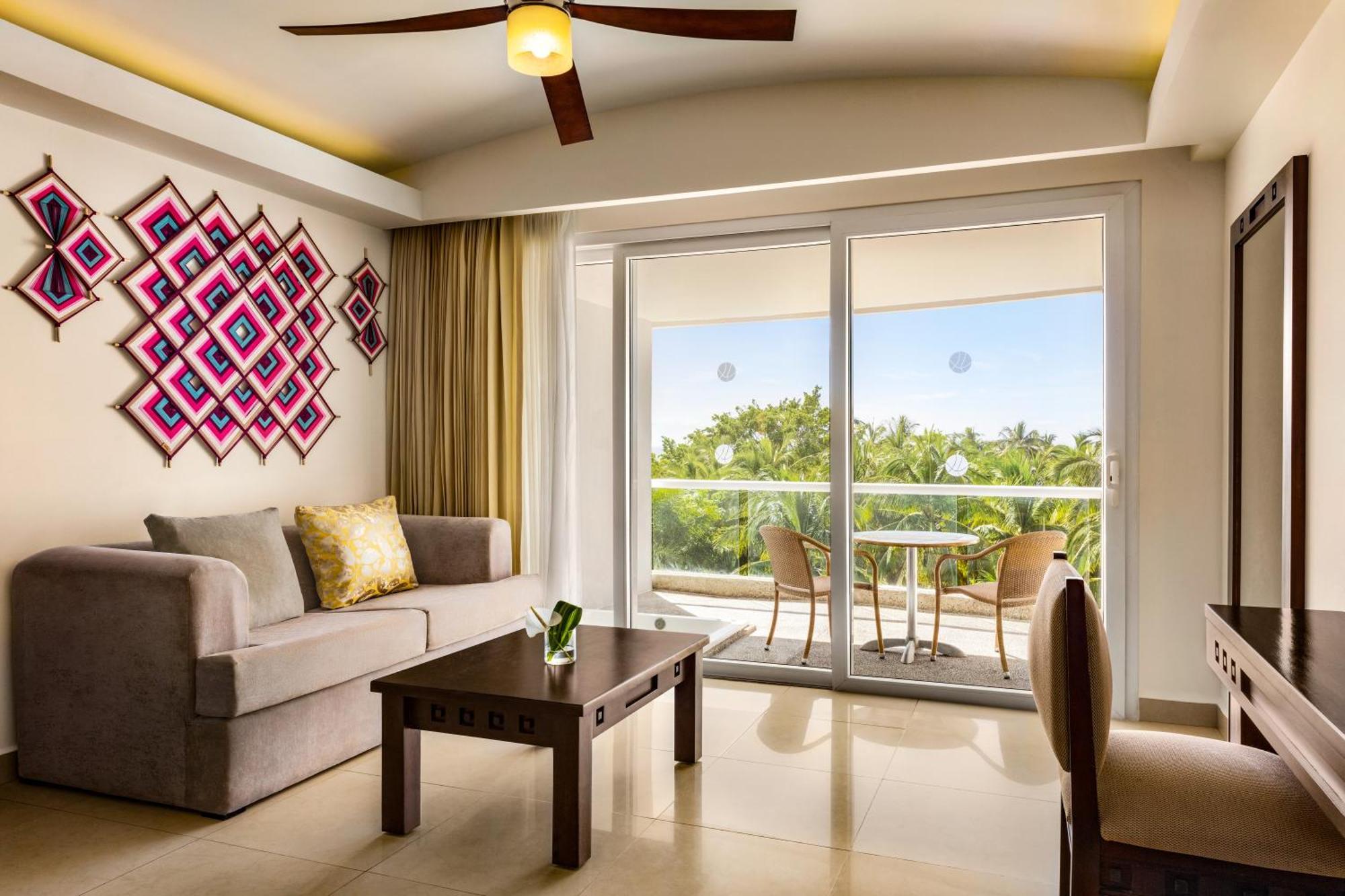 Junior Suite Tropical View 1 King