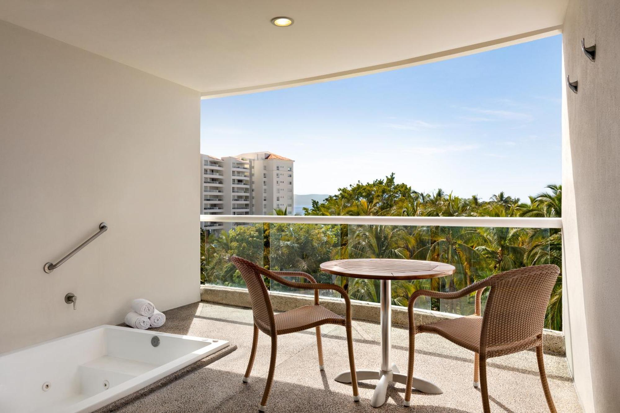 Junior Suite Tropical View 1 King