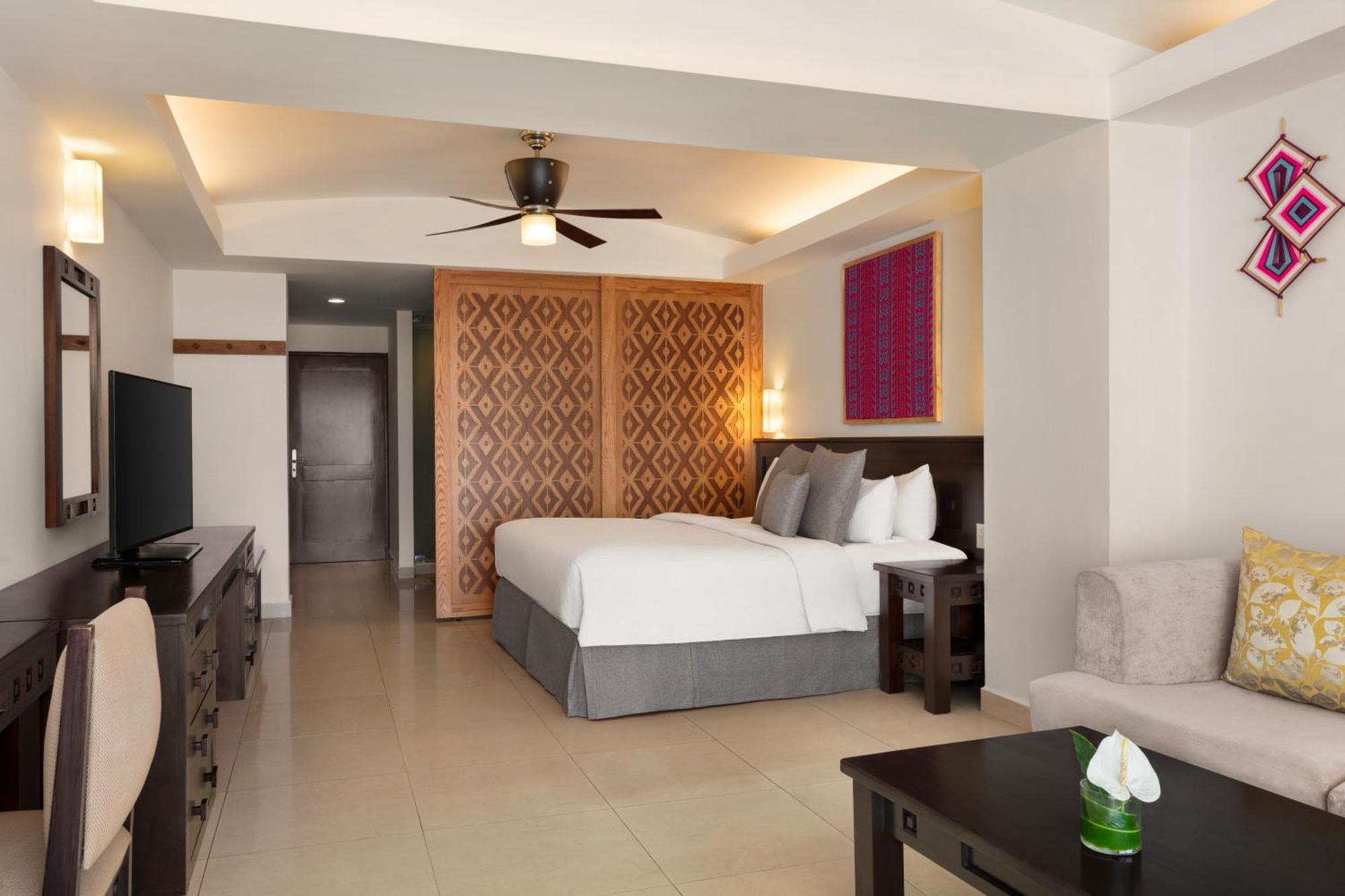 Junior Suite Partial Ocean View 1 King