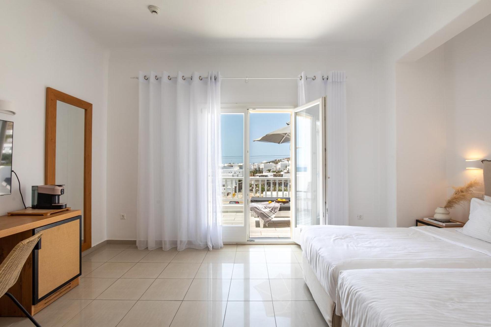 Habitación Familiar Deluxe con vistas laterales al mar
