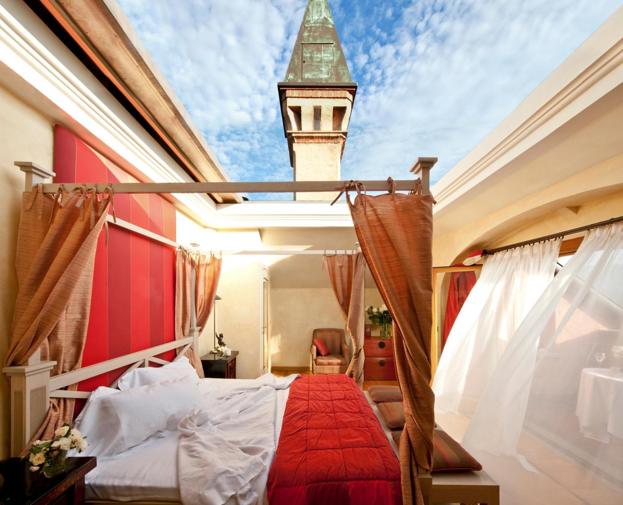 Deluxe Double Room Balcony,1739424032:JPEG
