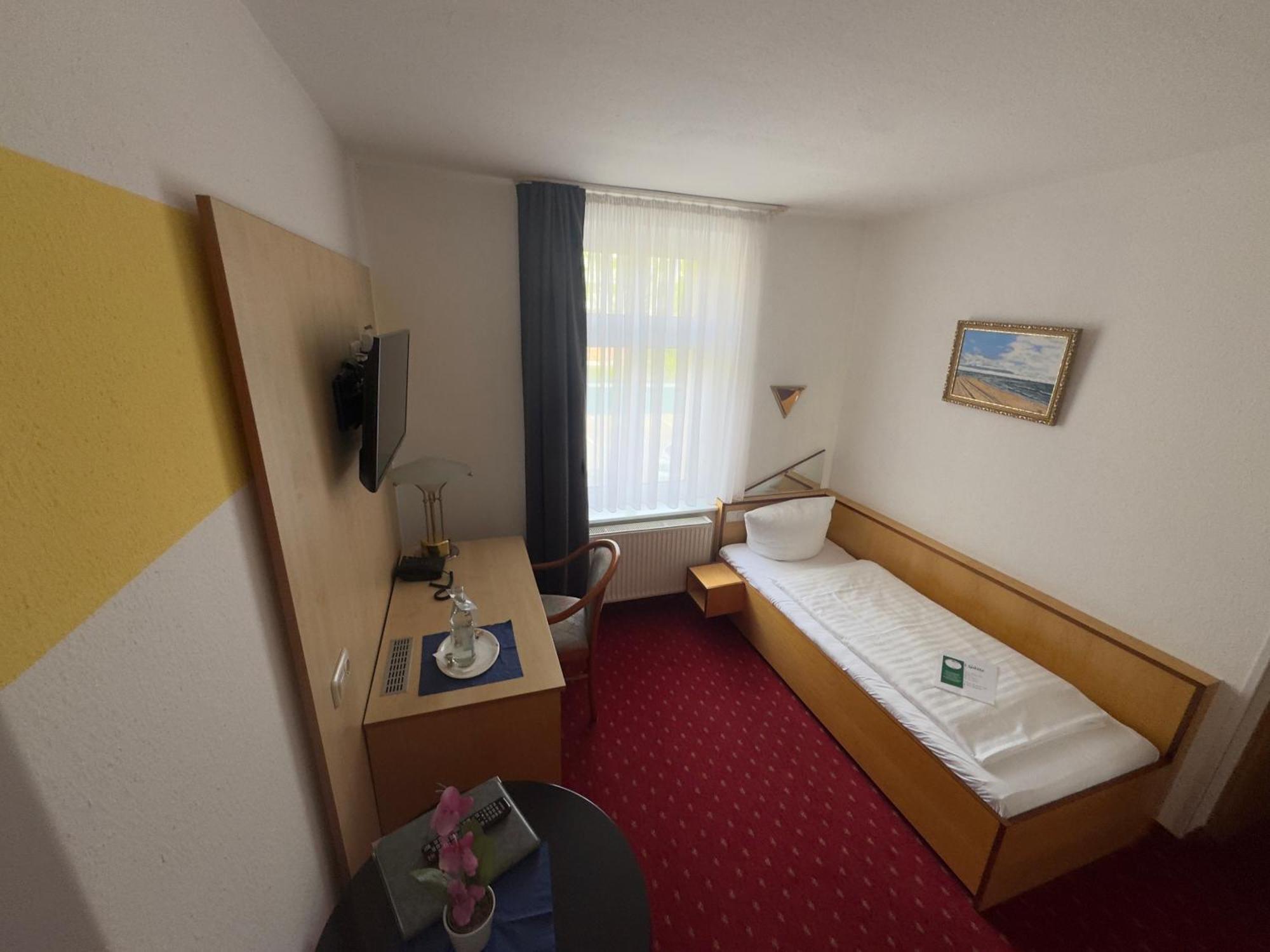 Single Room,1678661018:JPEG