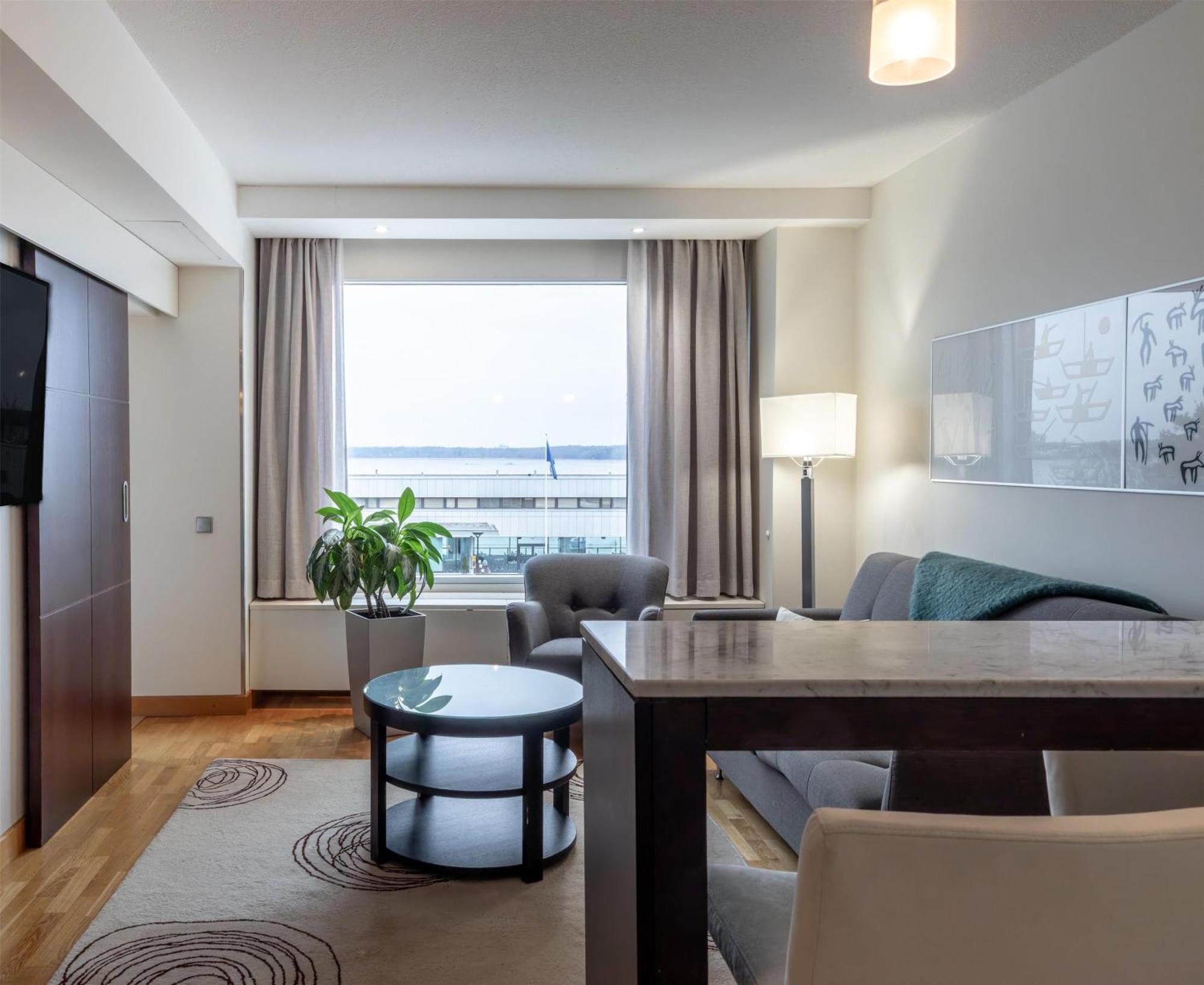 Junior King Suite Partial Sea View
