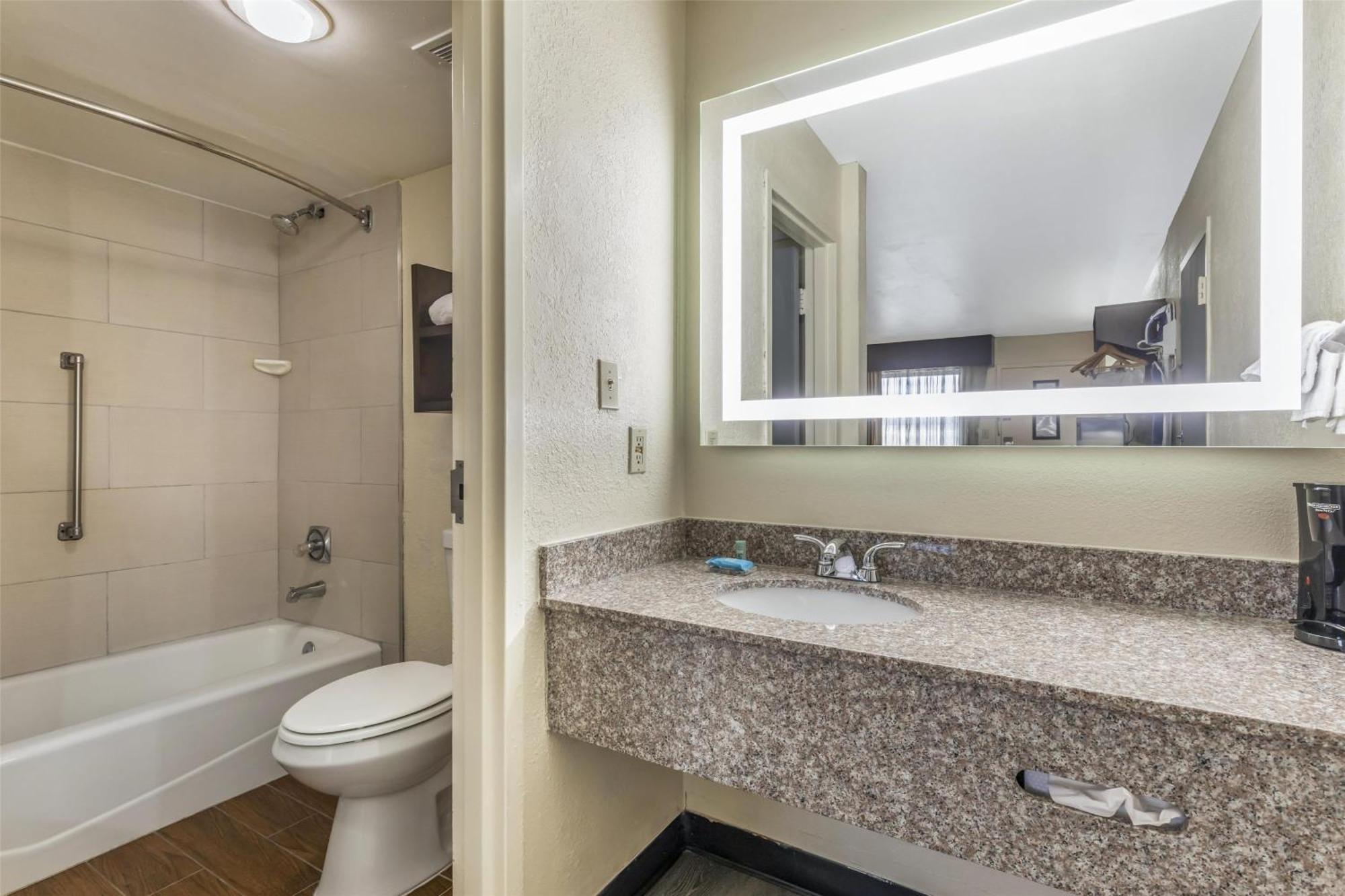 Habitación con cama extragrande y sofá cama - No fumadores