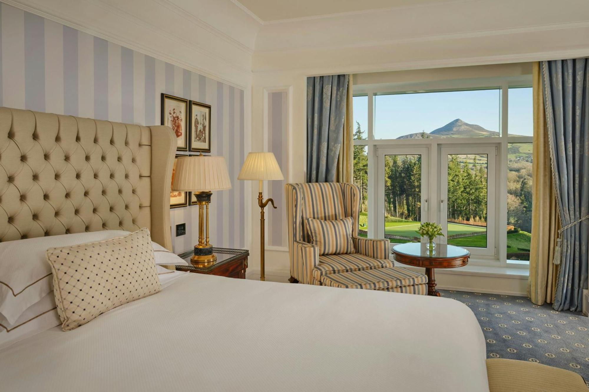 Guestroom King Bed & Mountain View