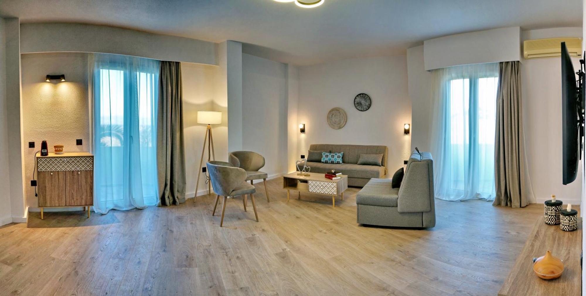 Deluxe King Suite