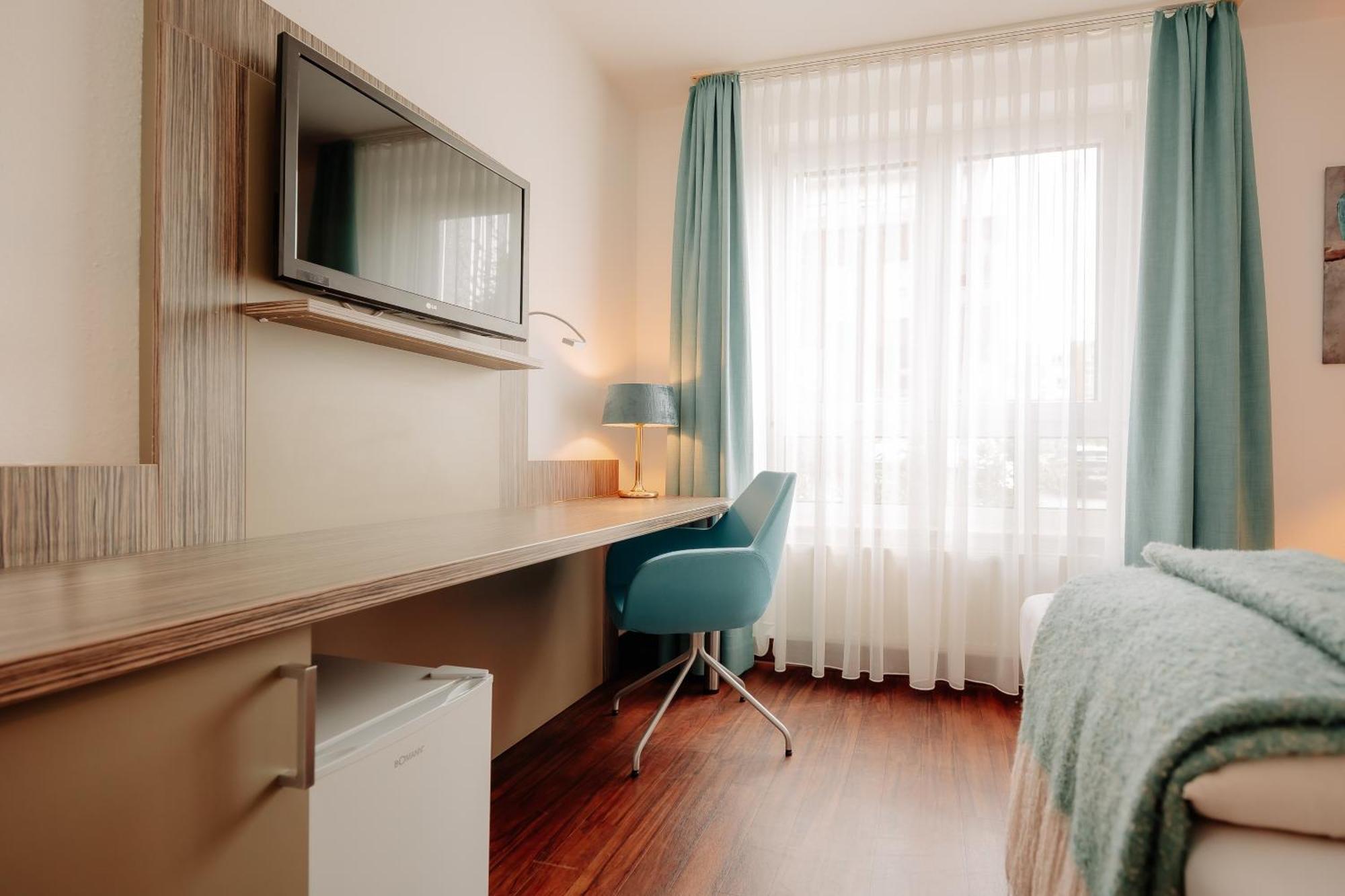 Standard Queen Room