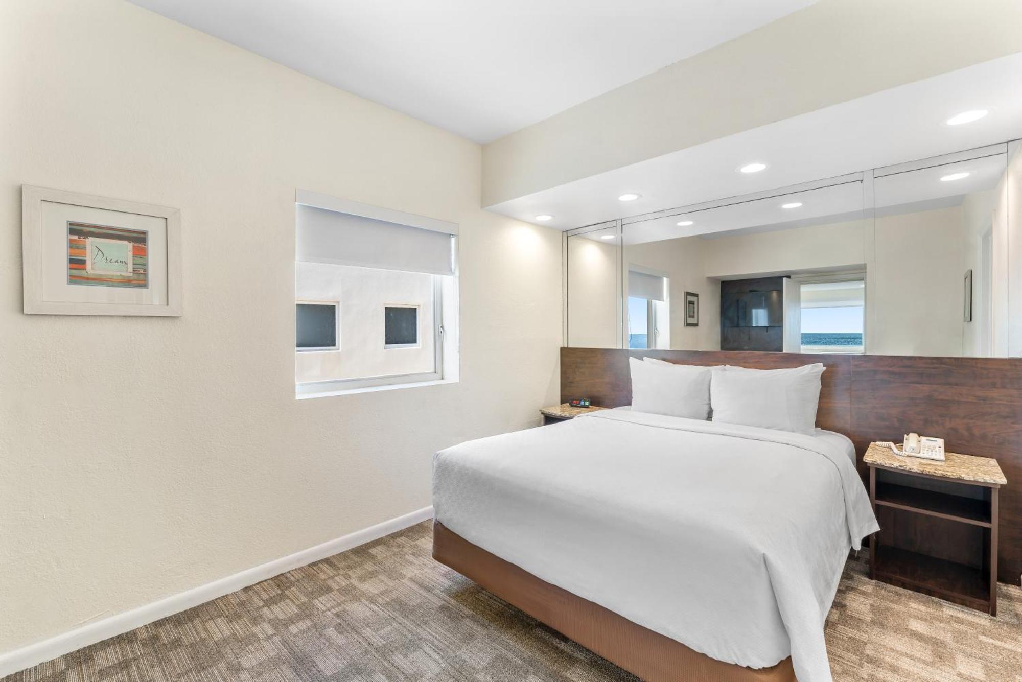 Queen Suite with Sea View