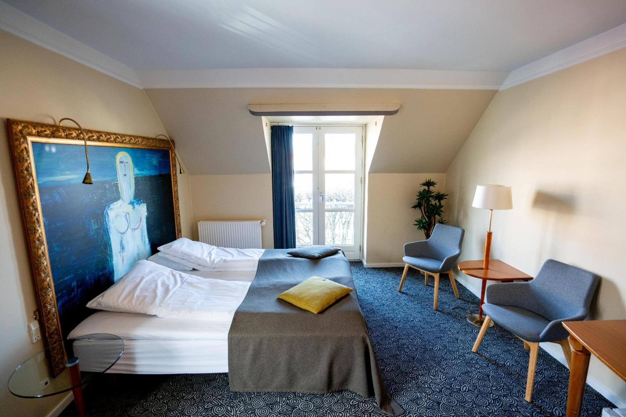 Deluxe Double Room Shower