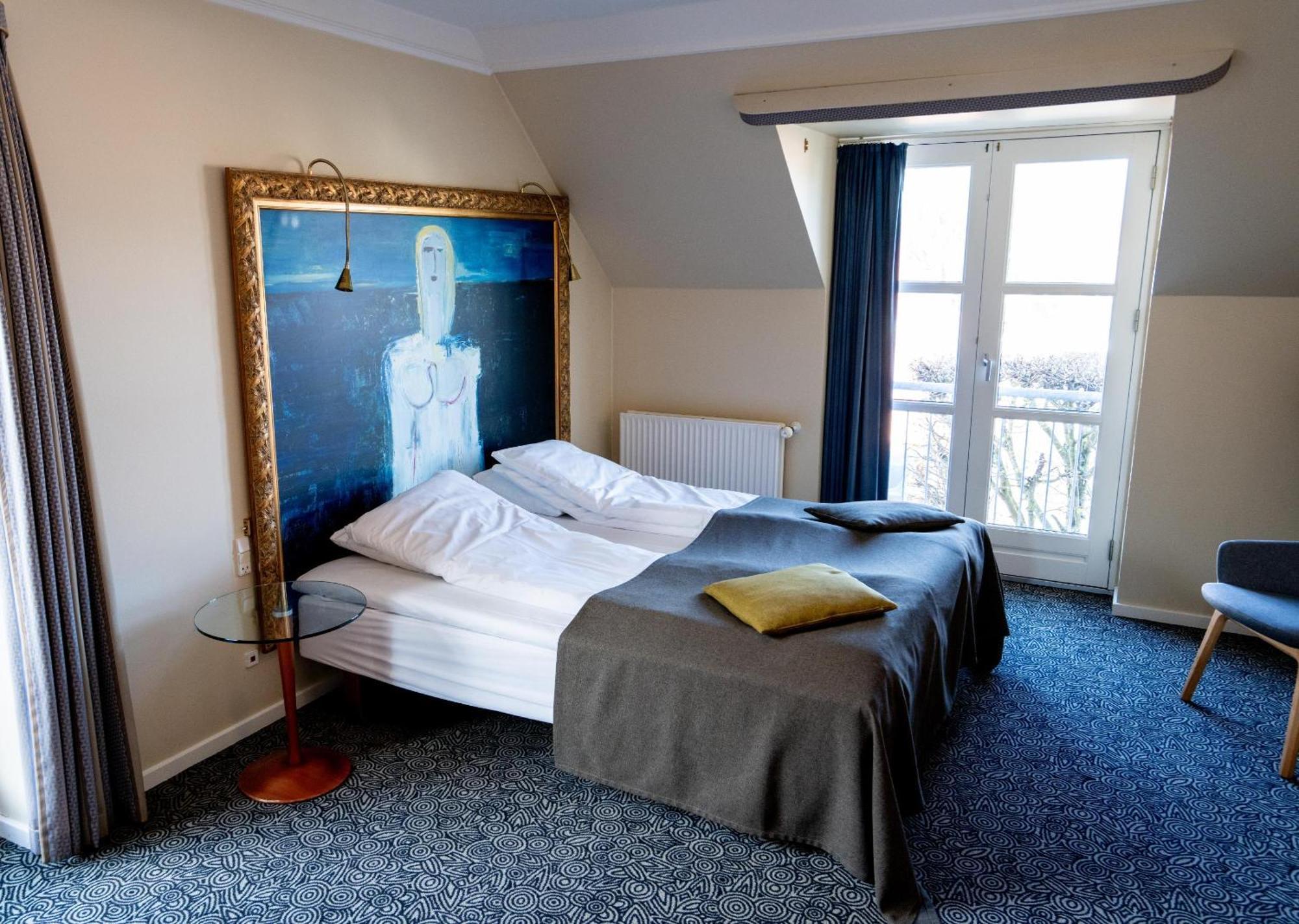 Deluxe Double Room Shower