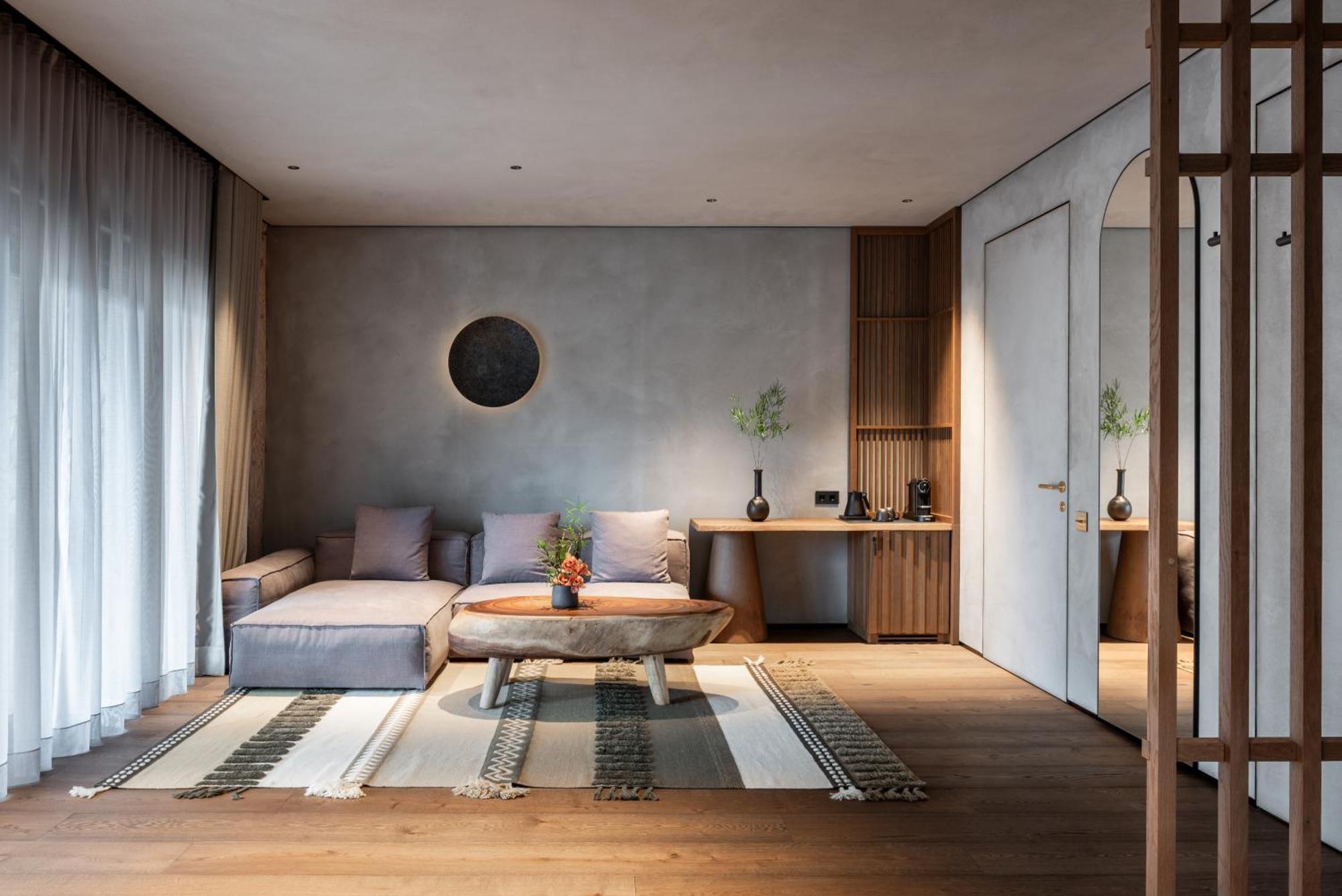 Signature Lakefront Suite