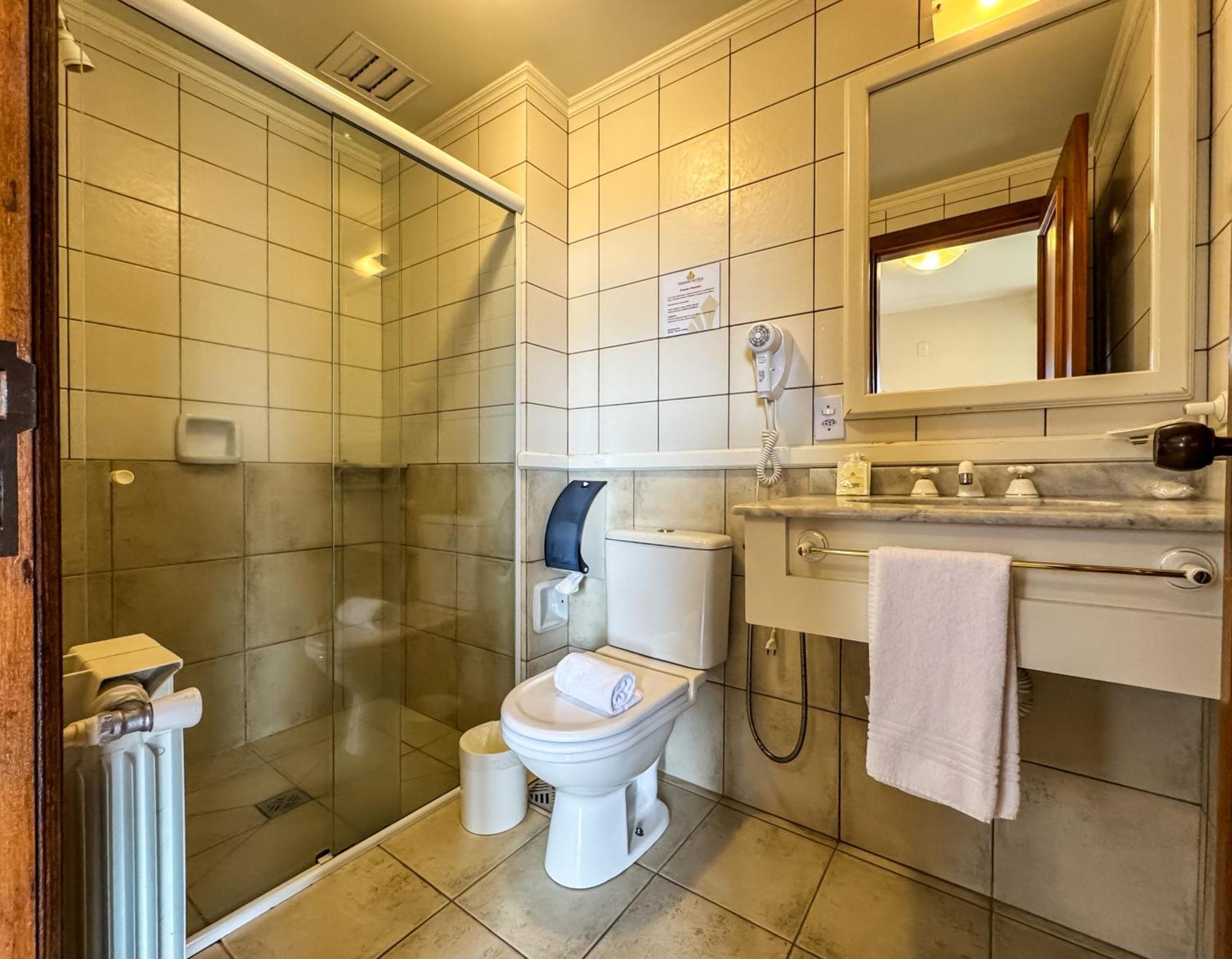 Super Luxo Casal quarto com 1 dormitório sala e 1 banheiro