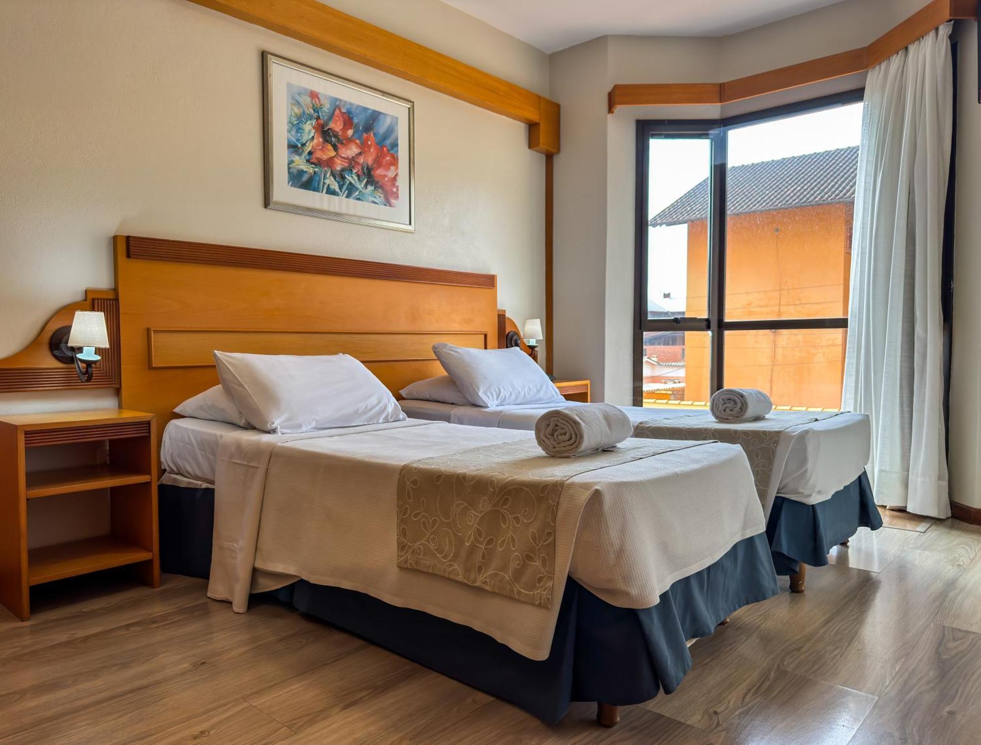 Luxo quádruplo quarto com 2 dormitórios e 1 banheiro