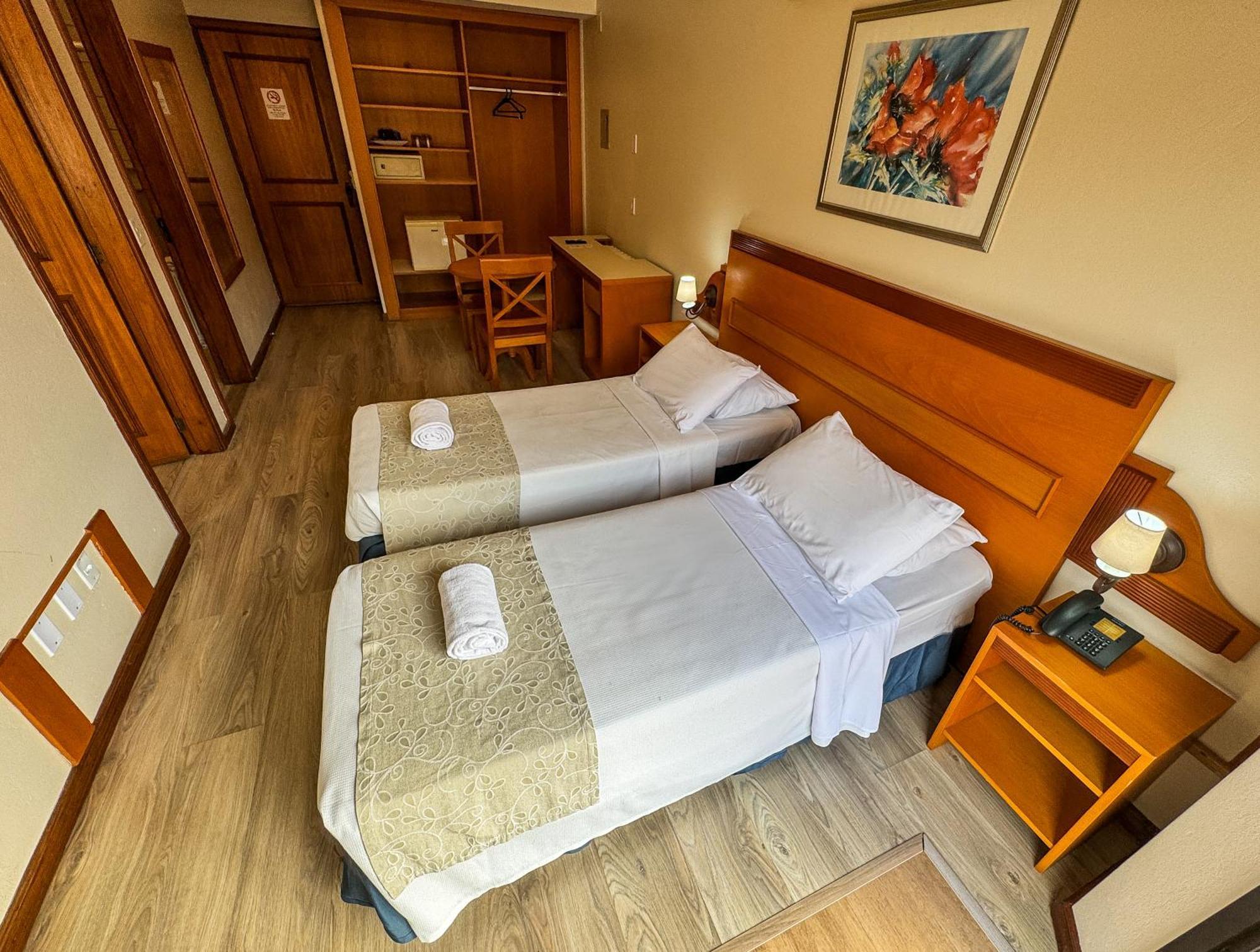 Luxo quádruplo quarto com 2 dormitórios e 1 banheiro
