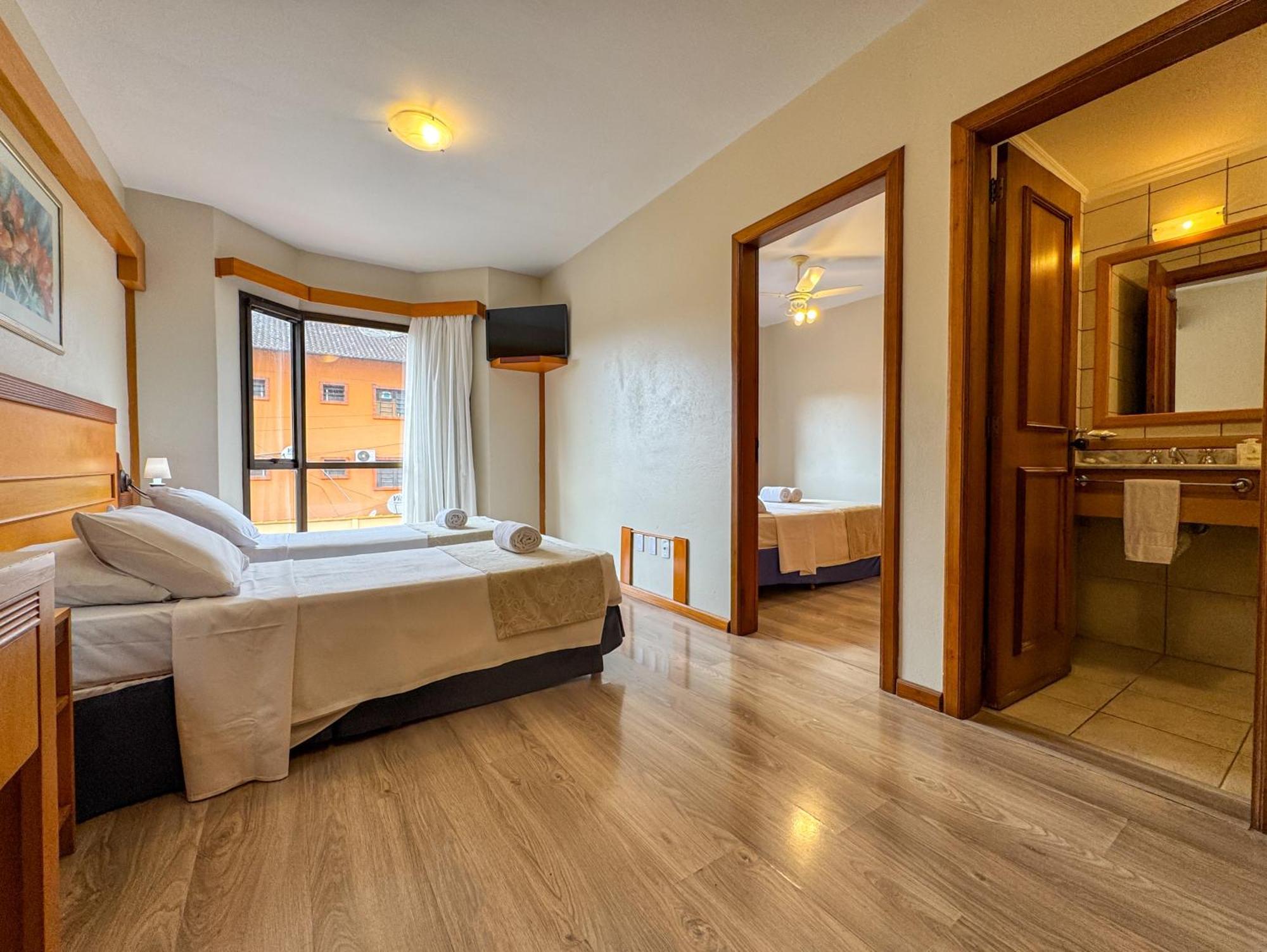 Luxo quádruplo quarto com 2 dormitórios e 1 banheiro