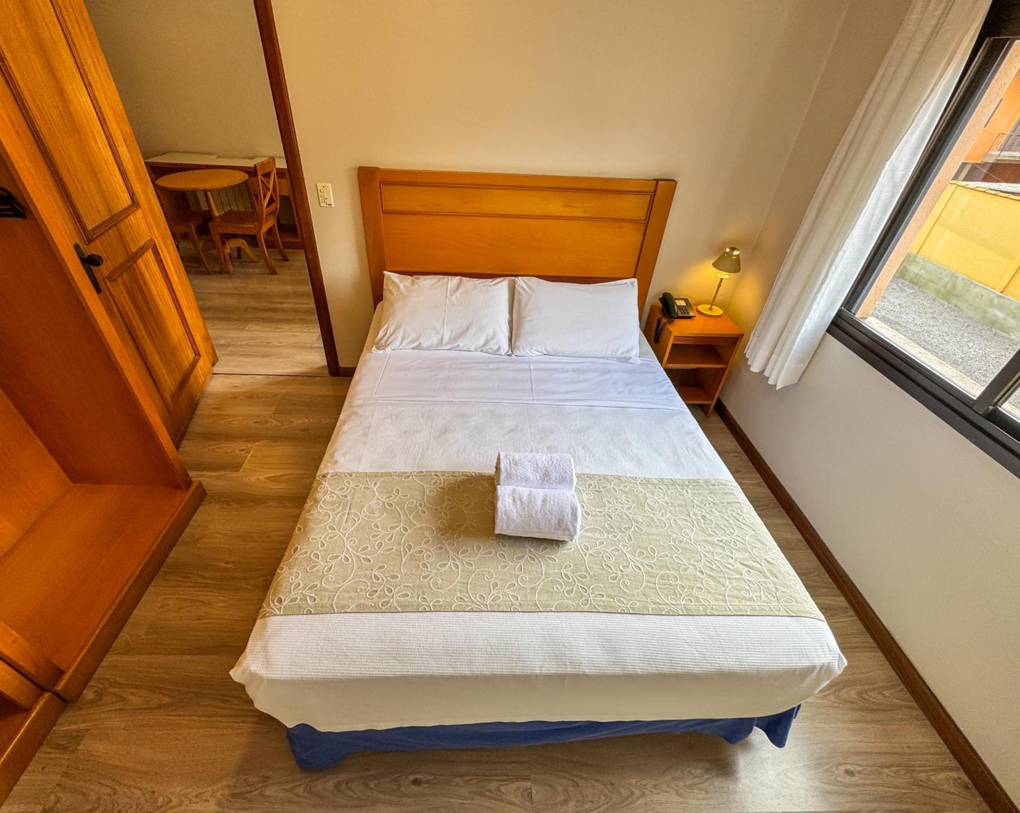 Luxo quádruplo quarto com 2 dormitórios e 1 banheiro