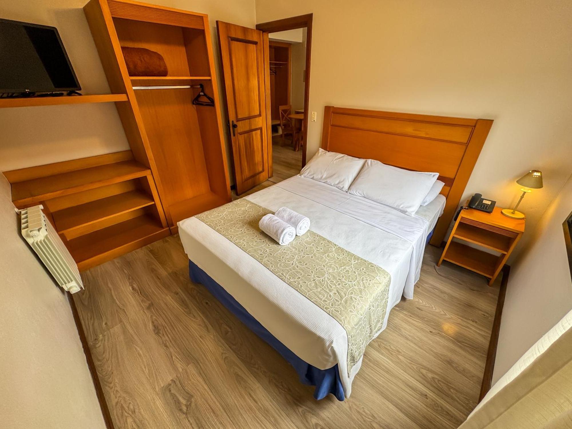 Luxo quádruplo quarto com 2 dormitórios e 1 banheiro