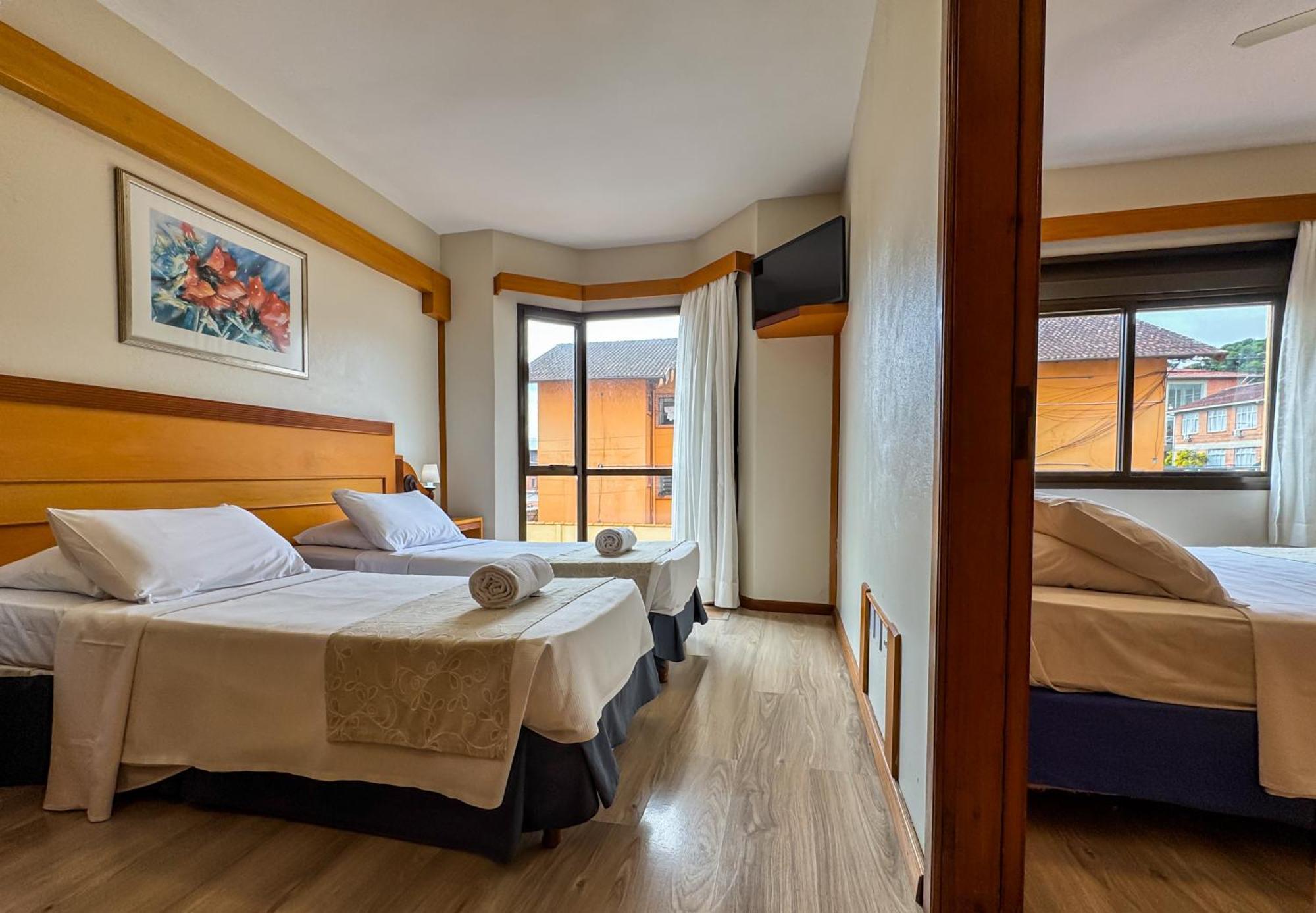 Luxo quádruplo quarto com 2 dormitórios e 1 banheiro