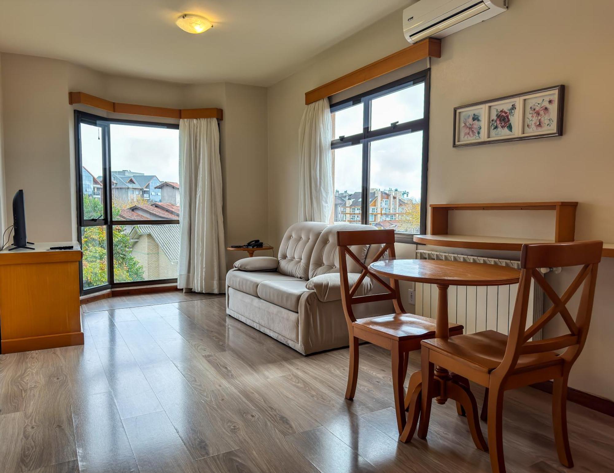 Super Luxo Casal quarto com 1 dormitório sala e 1 banheiro