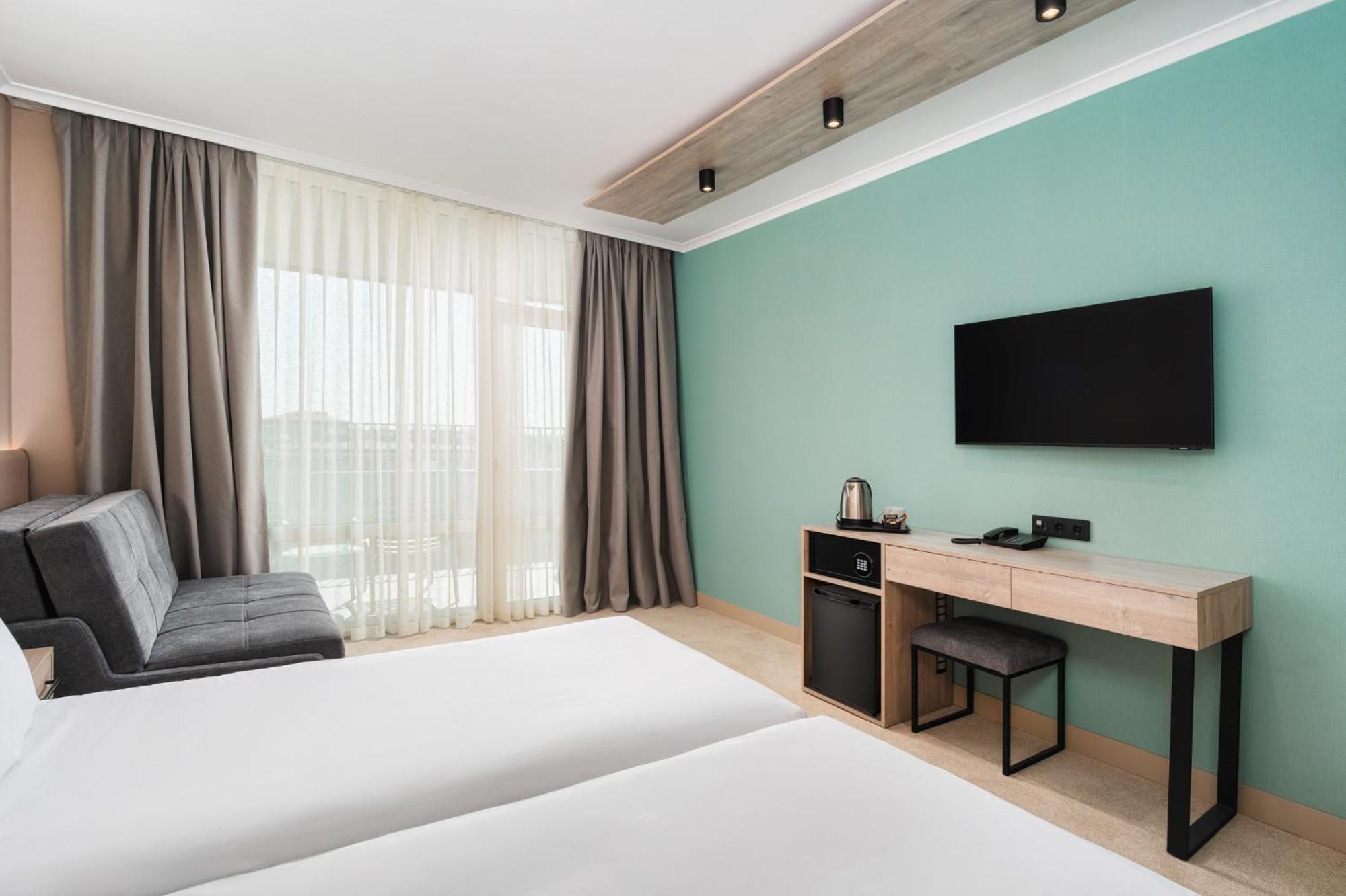 Deluxe Twin Room with City View