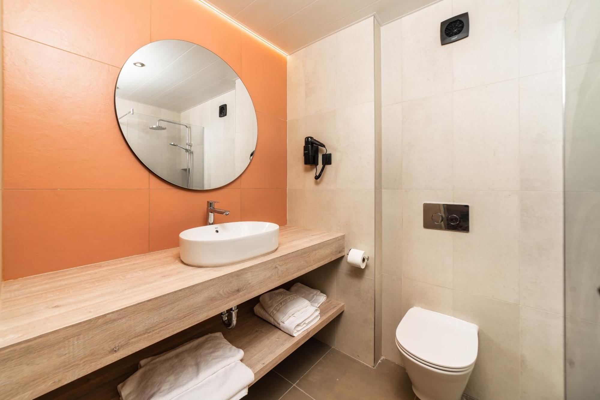 Deluxe Triple Room with City View
