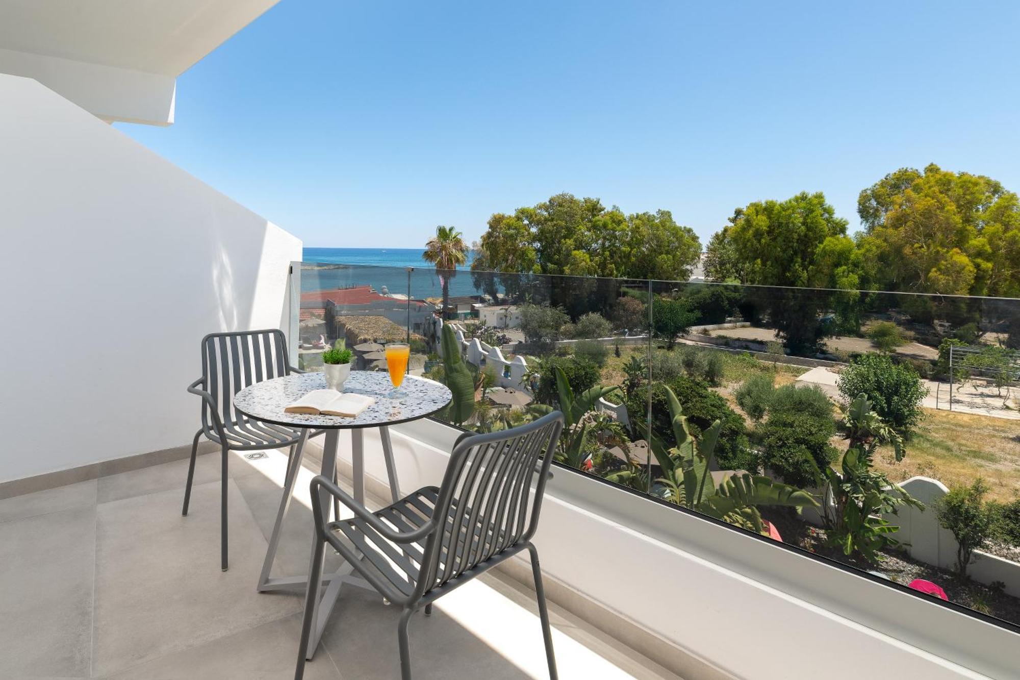 Deluxe Double Room with Side Sea View