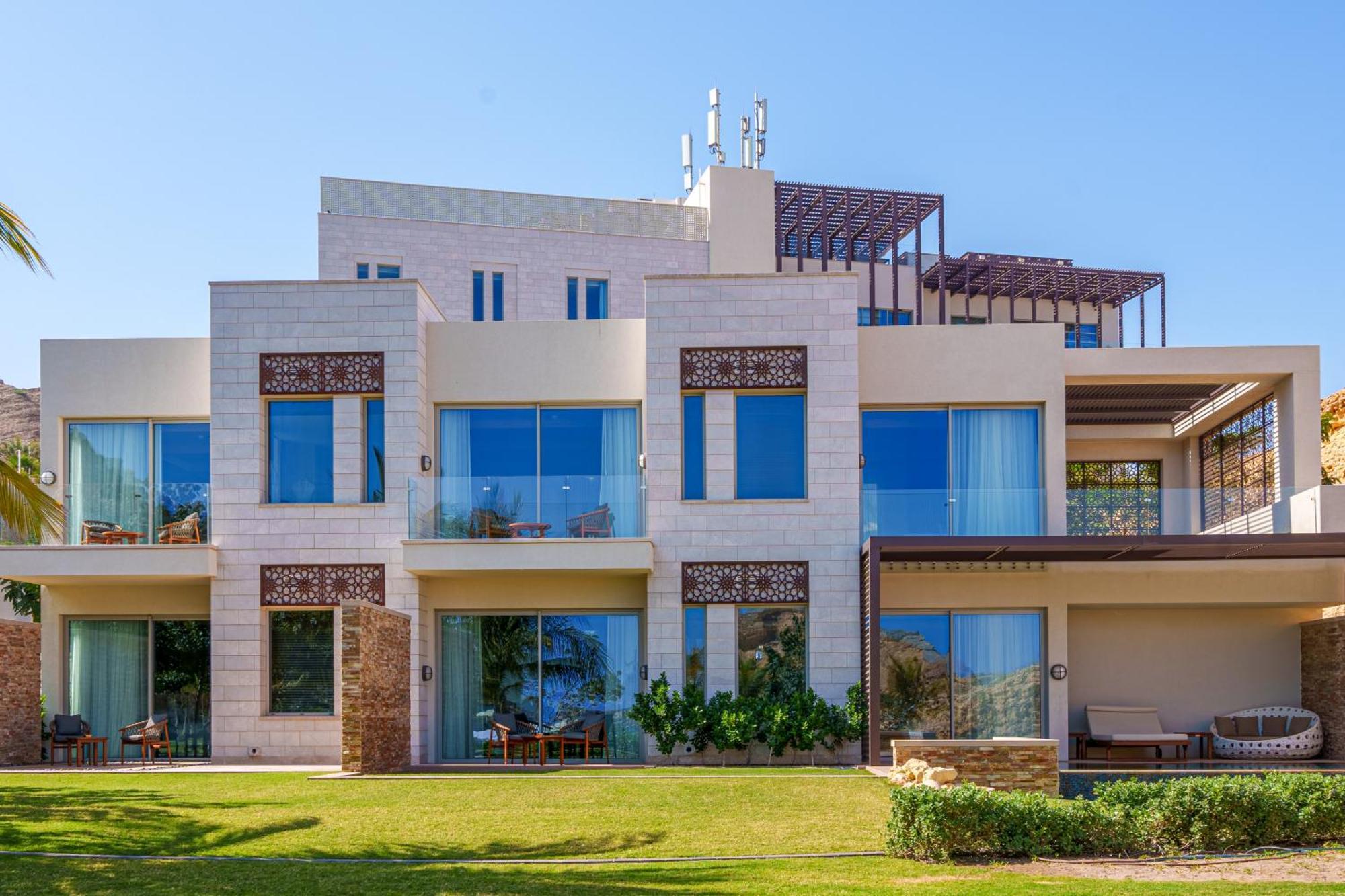 Ocean Villa mit 4 Schlafzimmern, und Garten und Pool