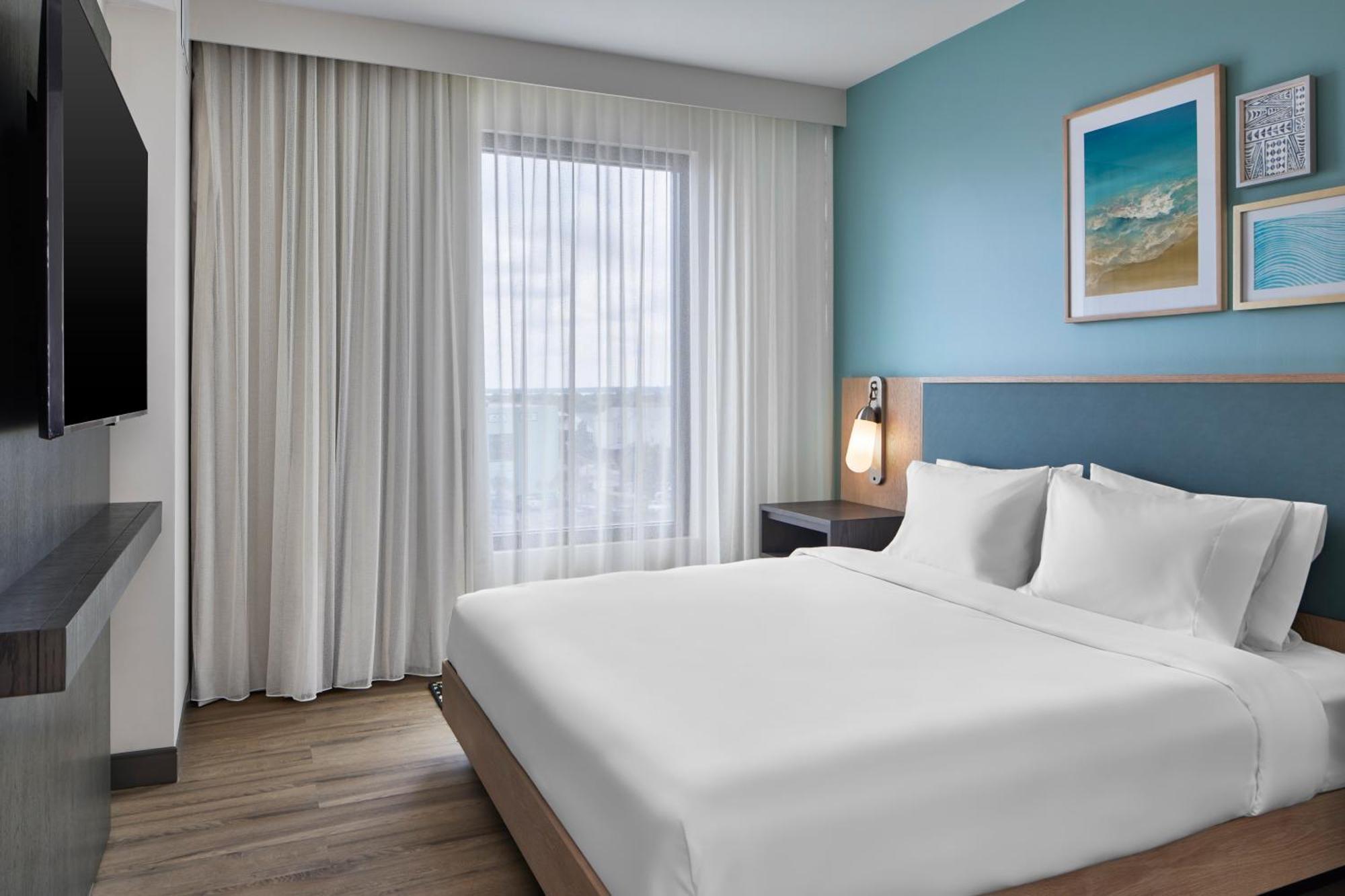 King Suite with Balcony - Gulf View
