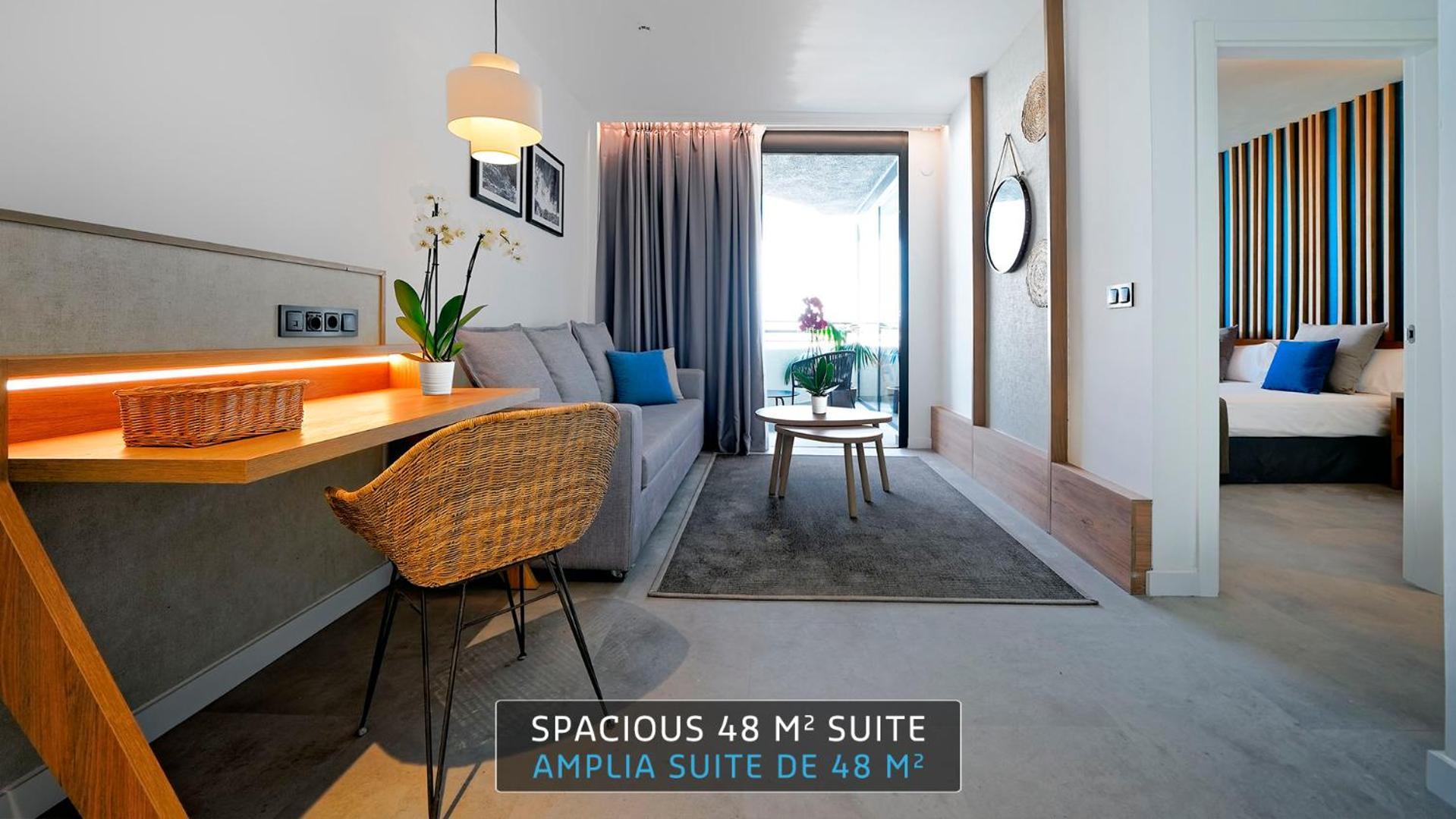 Suite Pool View Single Parent
