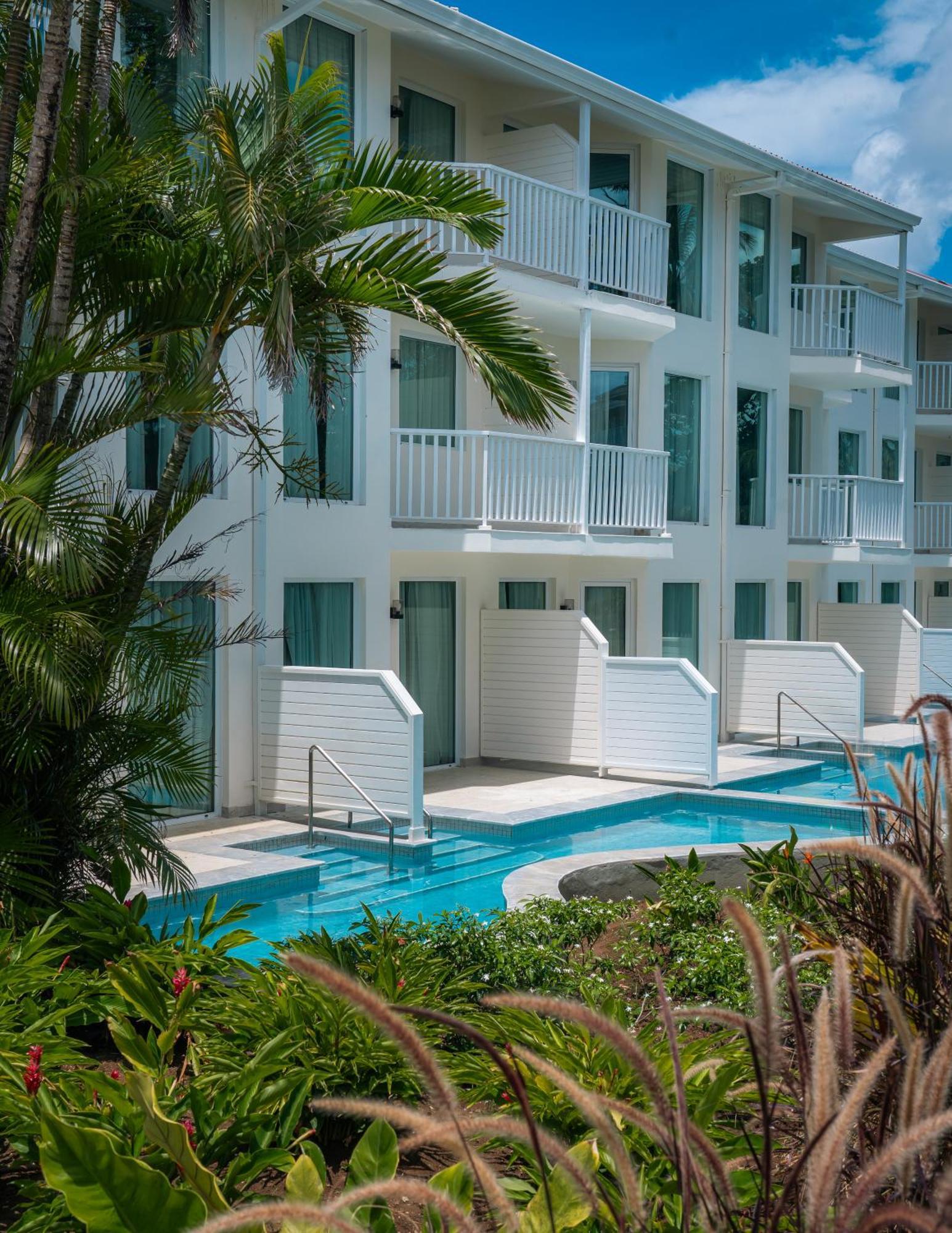 Deluxe King Room Swim Out