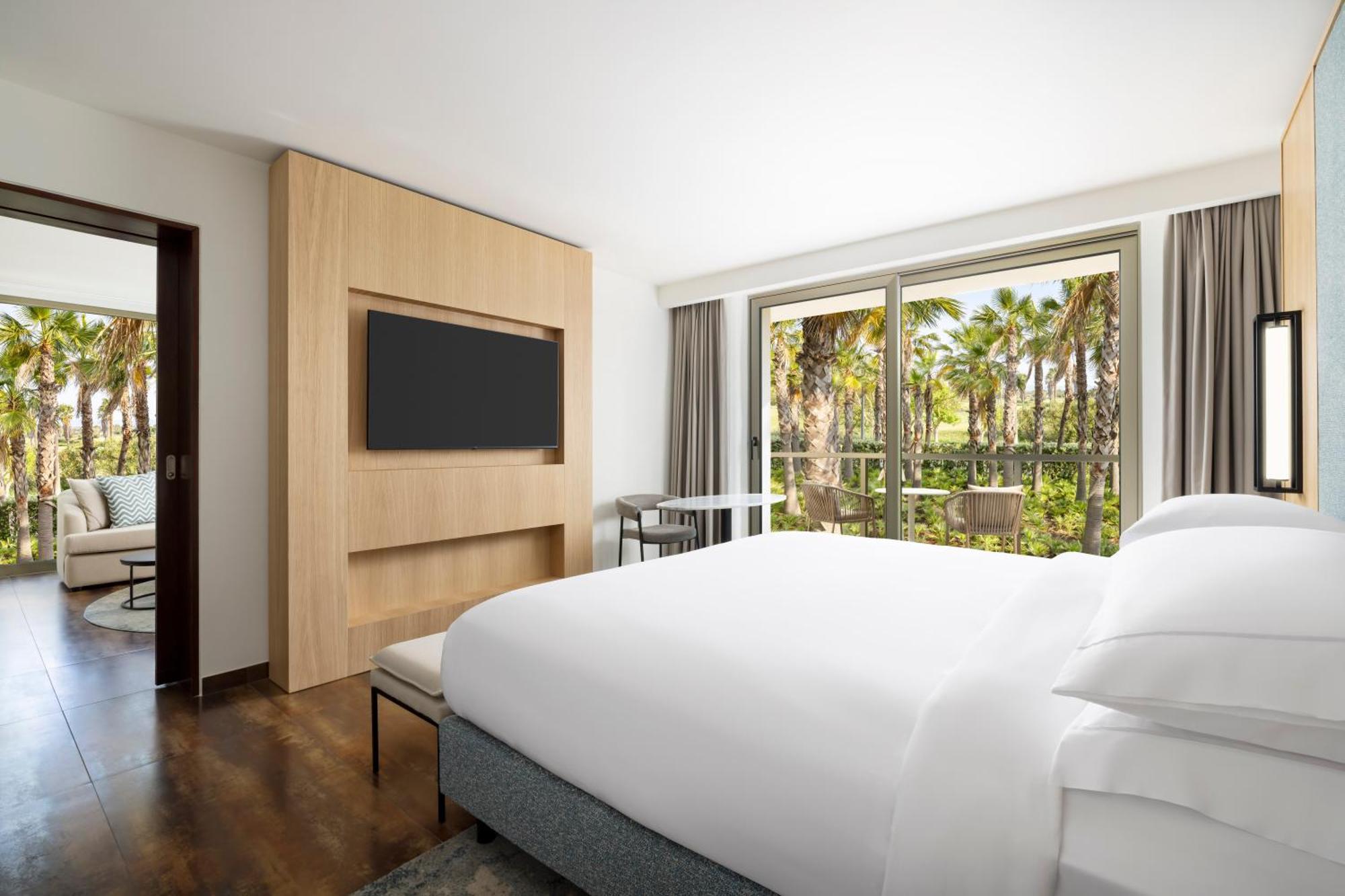 One-Bedroom King Suite Sofa Bed Balcony Resort View Club Lounge Access