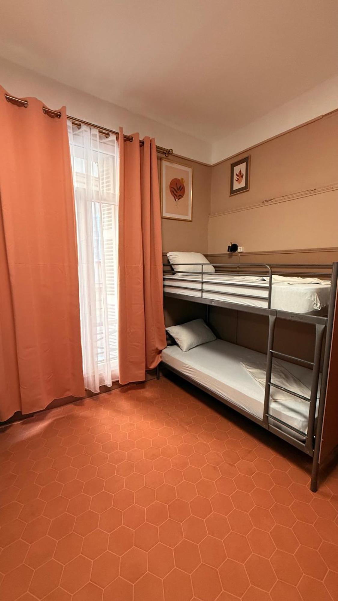 Eenpersoonsbed in Vrouwenslaapzaal