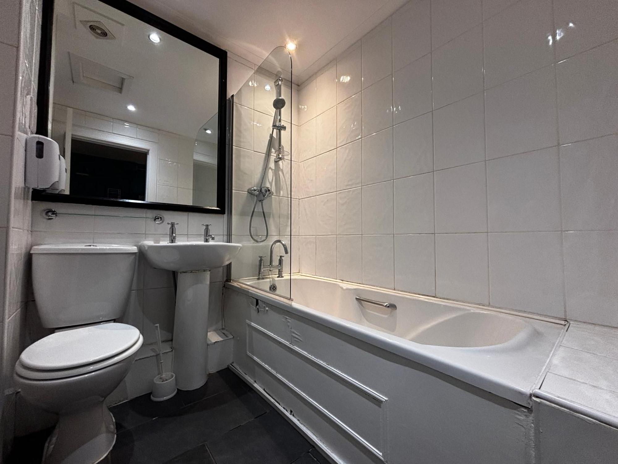 6 Bed Private Room Ensuite