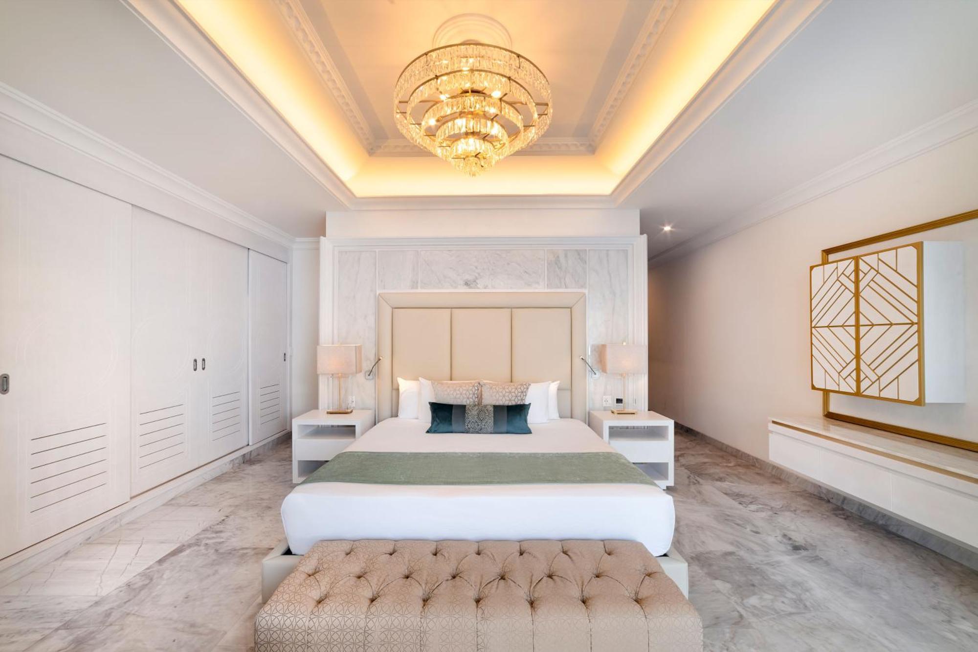 Mansion Jacuzzi Suites