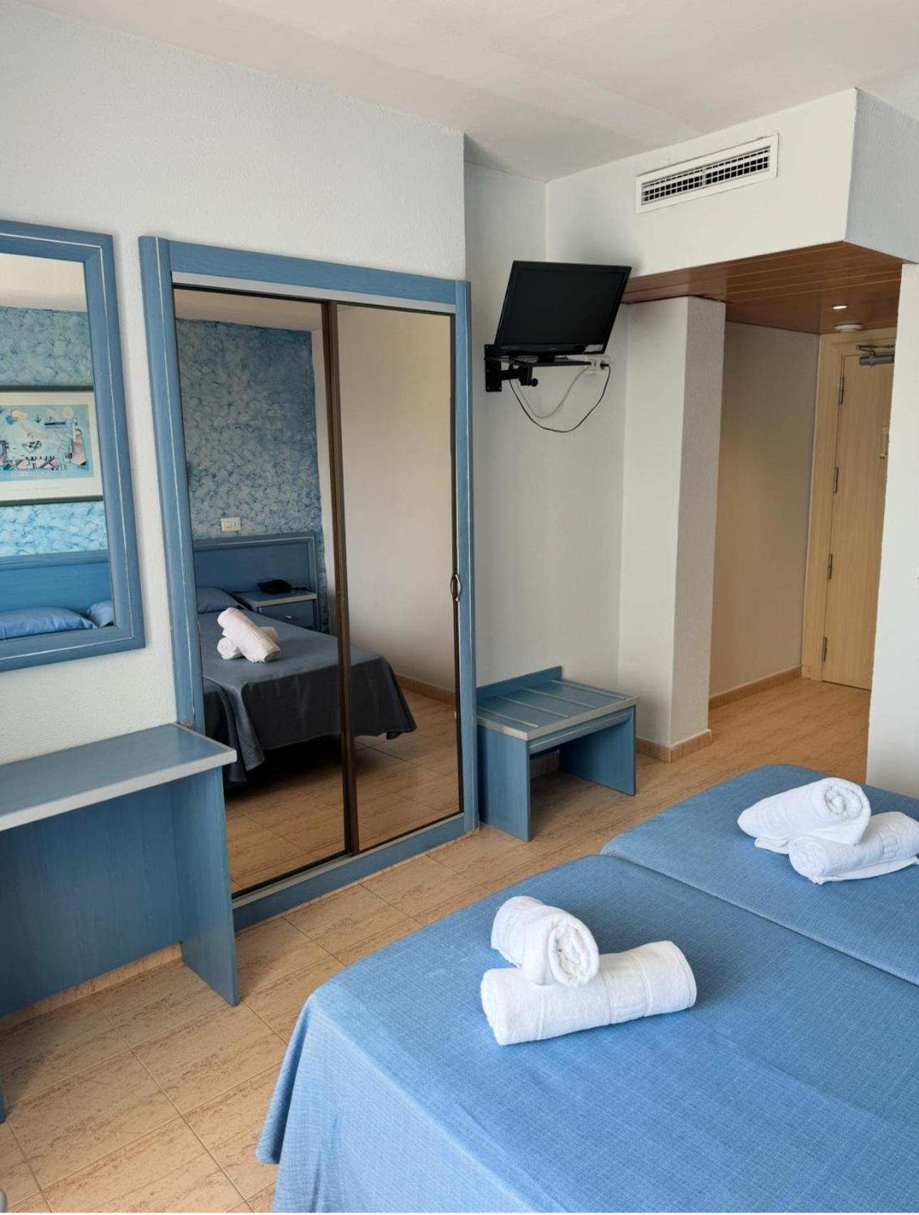 Habitación Doble con 2 camas supletorias (2 adultos + 2 niños)