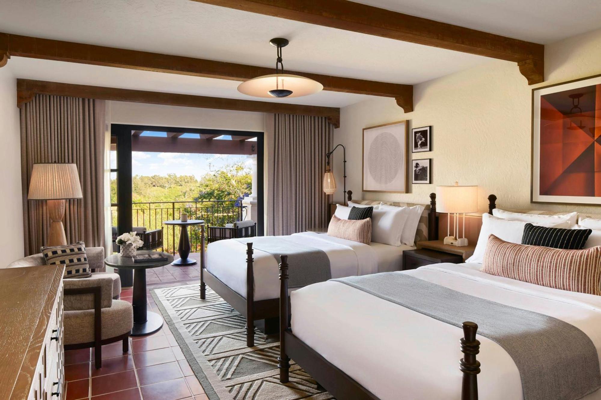 Habitación Deluxe con 2 camas grandes y vistas al resort - Adaptada para personas con discapacidad auditiva