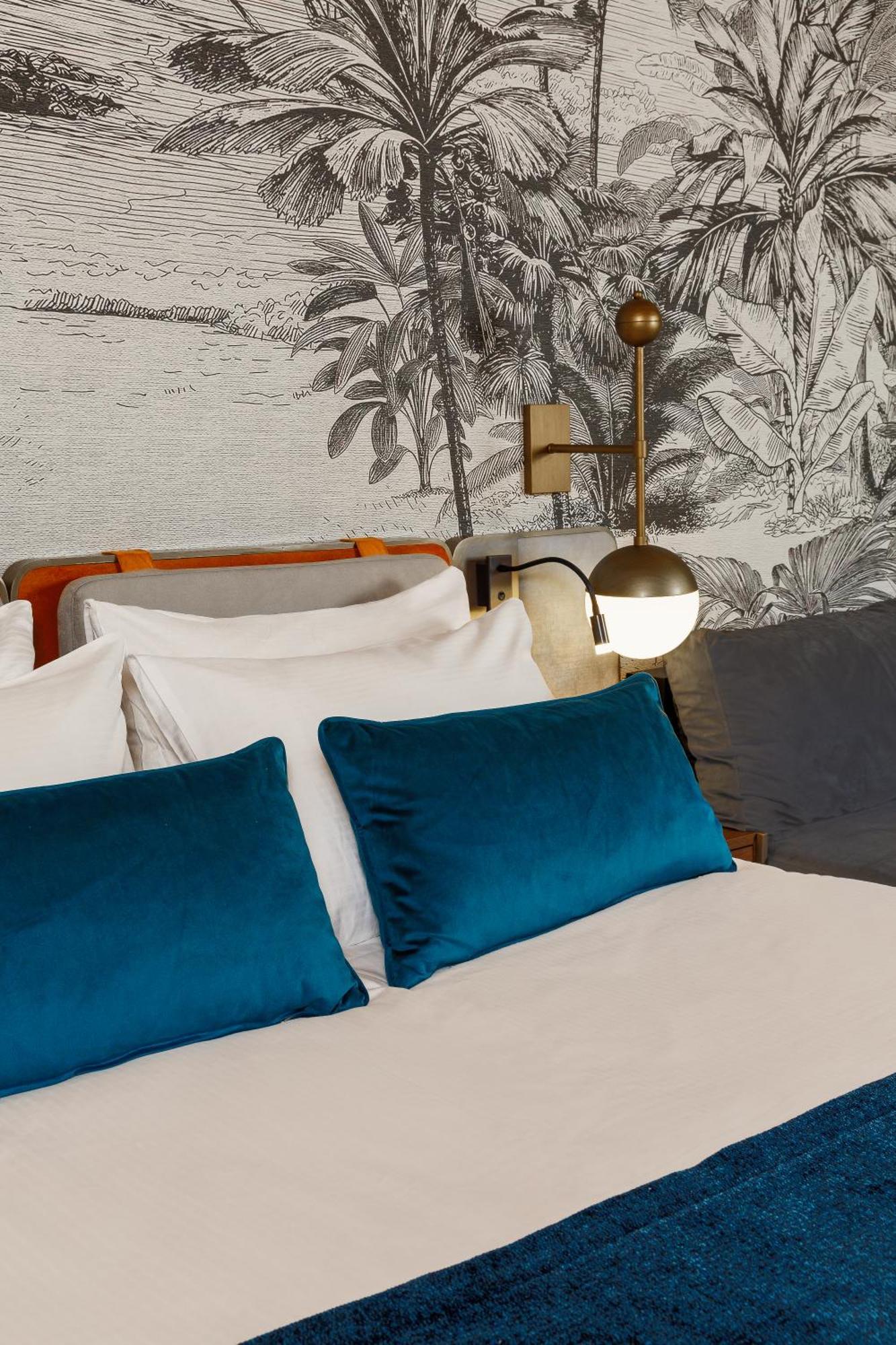 Kamer met Queensize Bed en Uitzicht op de Tuin