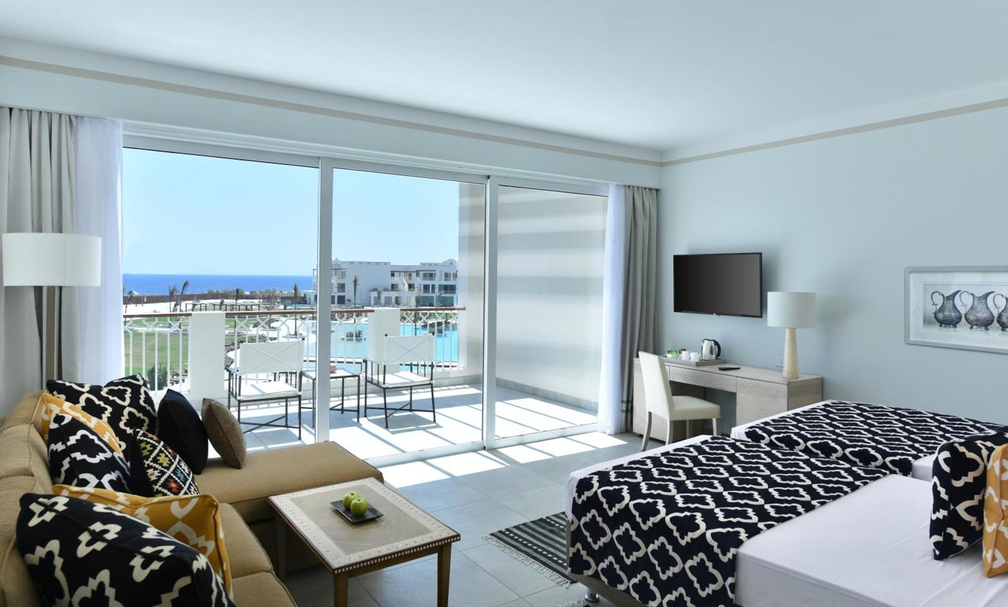 Deluxe Queen or Twin Beds Sea view Swim up,1689890563:JPEG