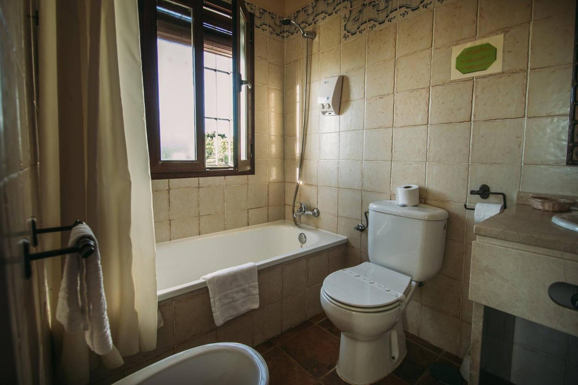 Queen Room,1690933575:JPEG