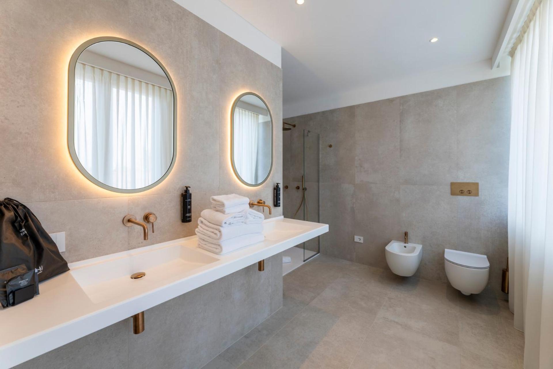 Suite mit Queensize-Bett und Whirlpool