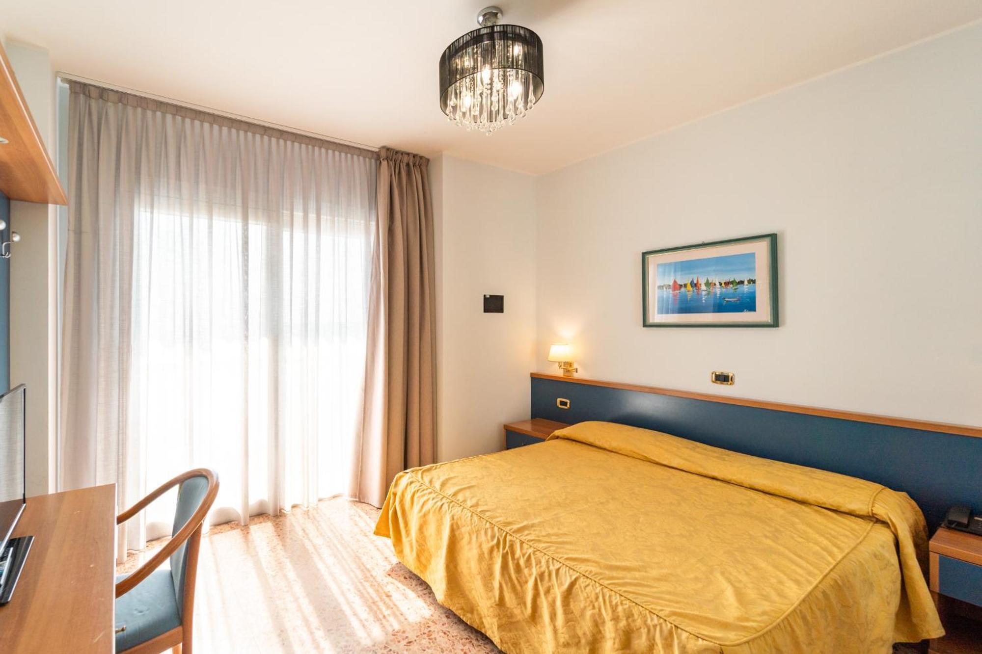Double or Twin Room Balcony Front Sea View