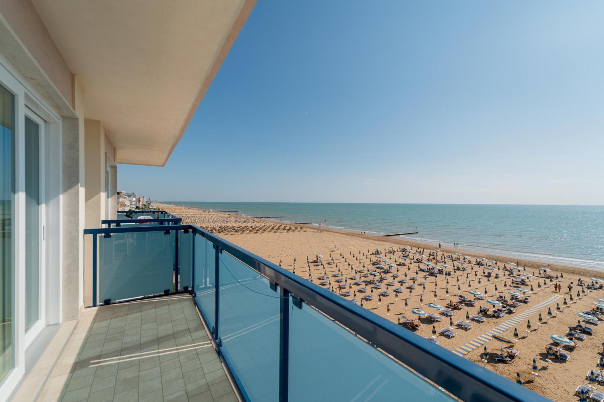 Double or Twin Room Balcony Front Sea View