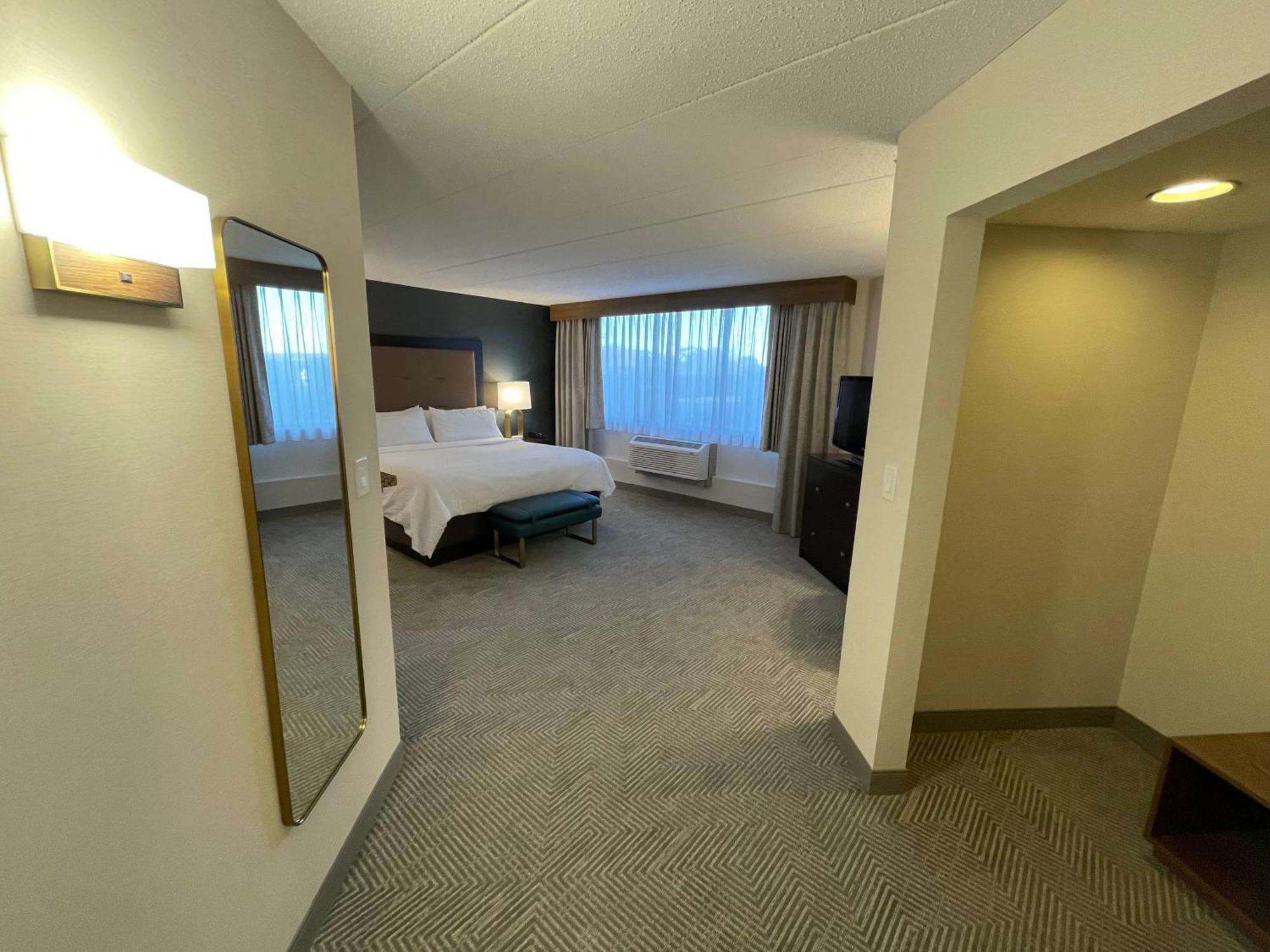 Executive Suite Shower Non-Smoking
