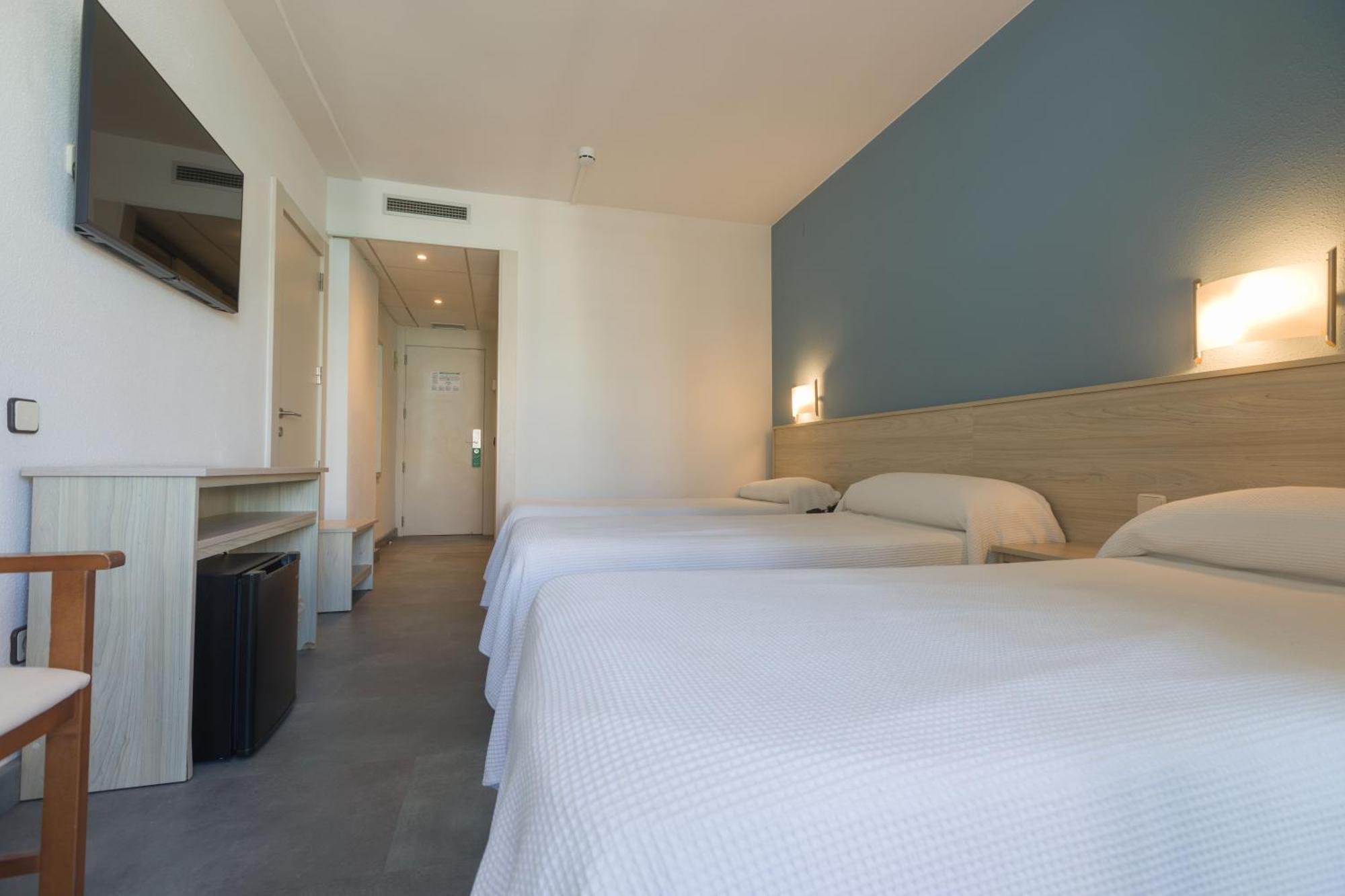 Lateral pool view room 4* PortAventura Park 1 Access to Ferrari Land