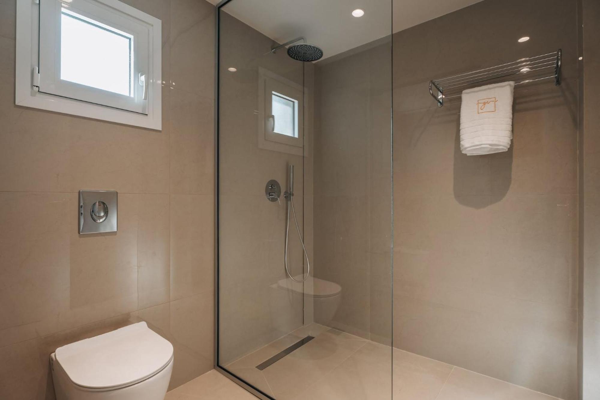Suite Spa Bath,1692086325:JPEG
