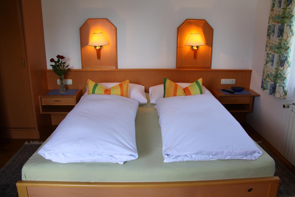 Double Room Balcony Lateral Lake View