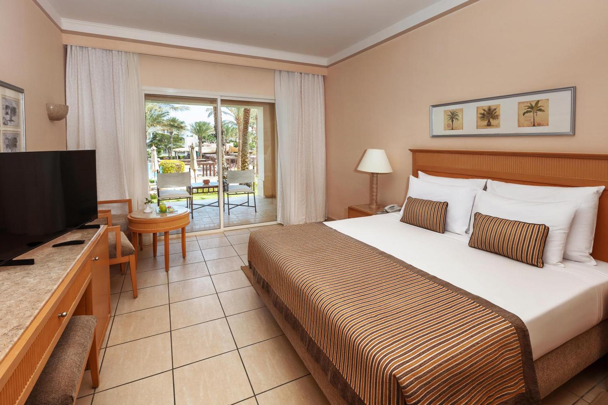 Superior, Queensize Bed of 2 Aparte Bedden, Uitzicht op het Zwembad