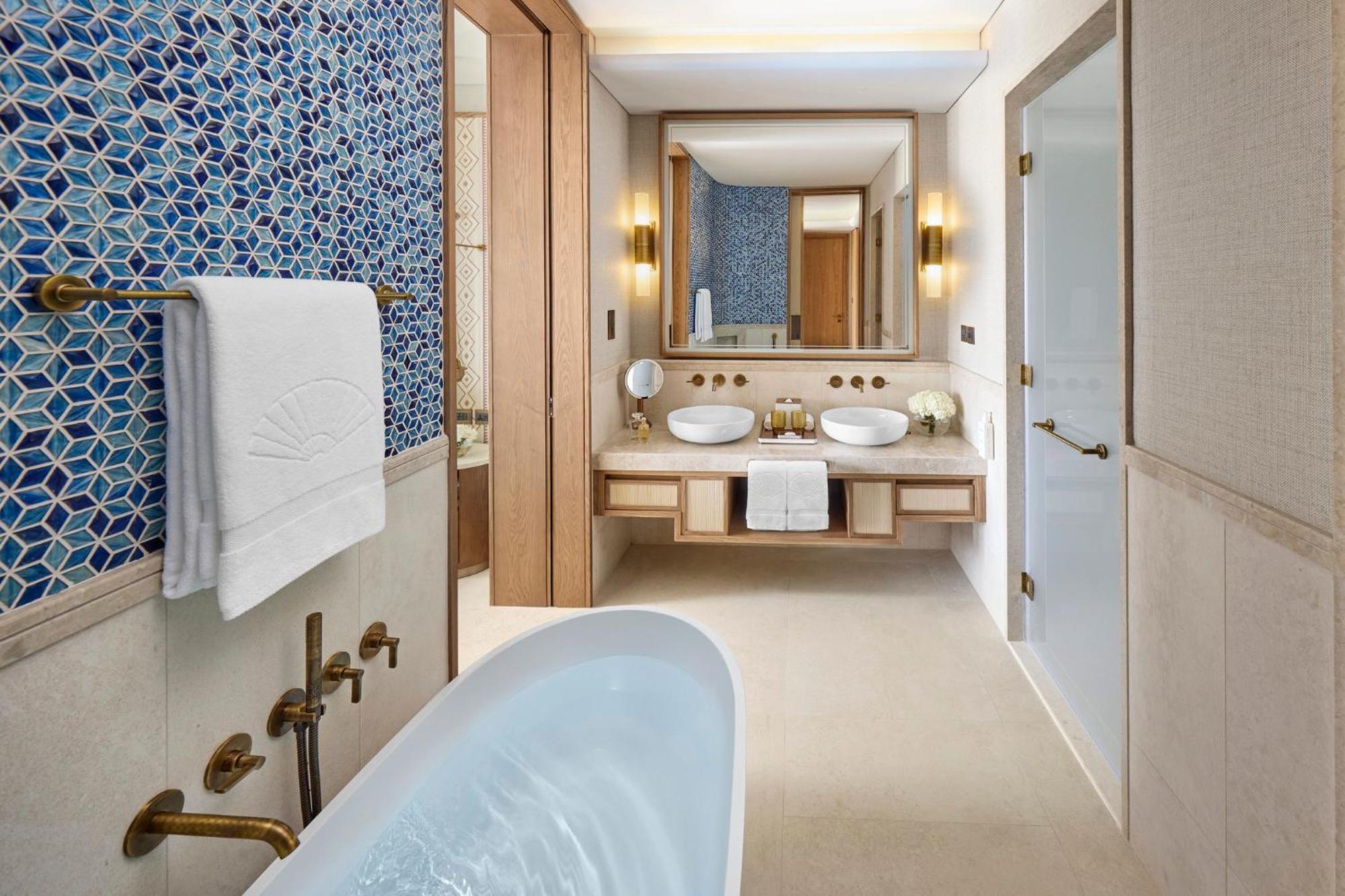 Deluxe Mountain View Room