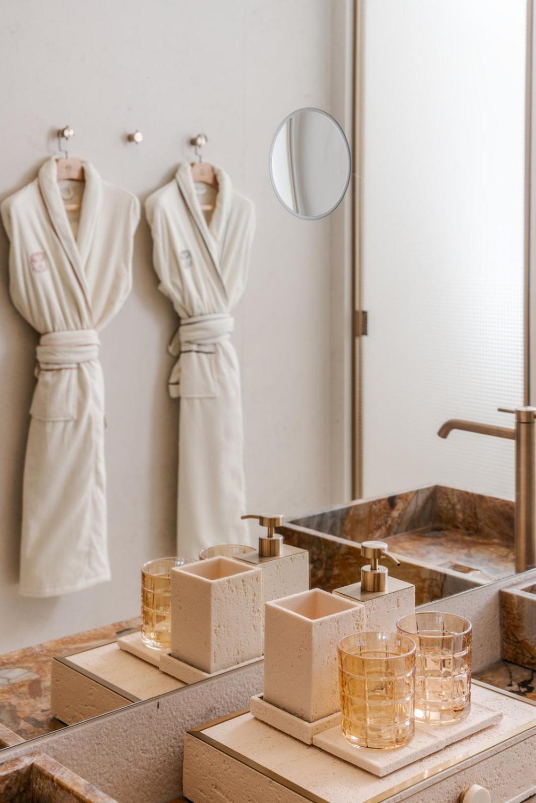 Romantiko Suite