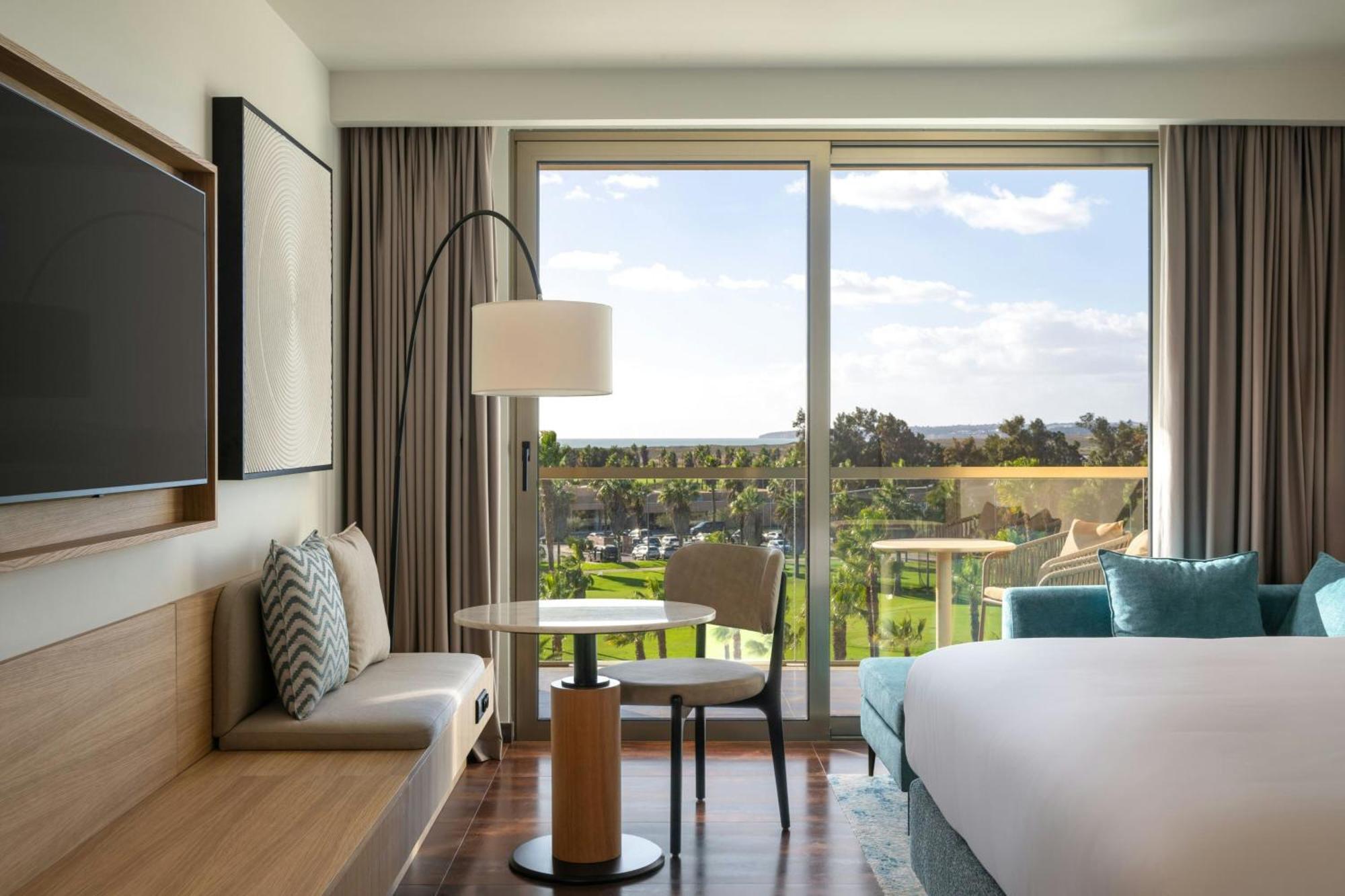 Deluxe King Room Balcony Resort View